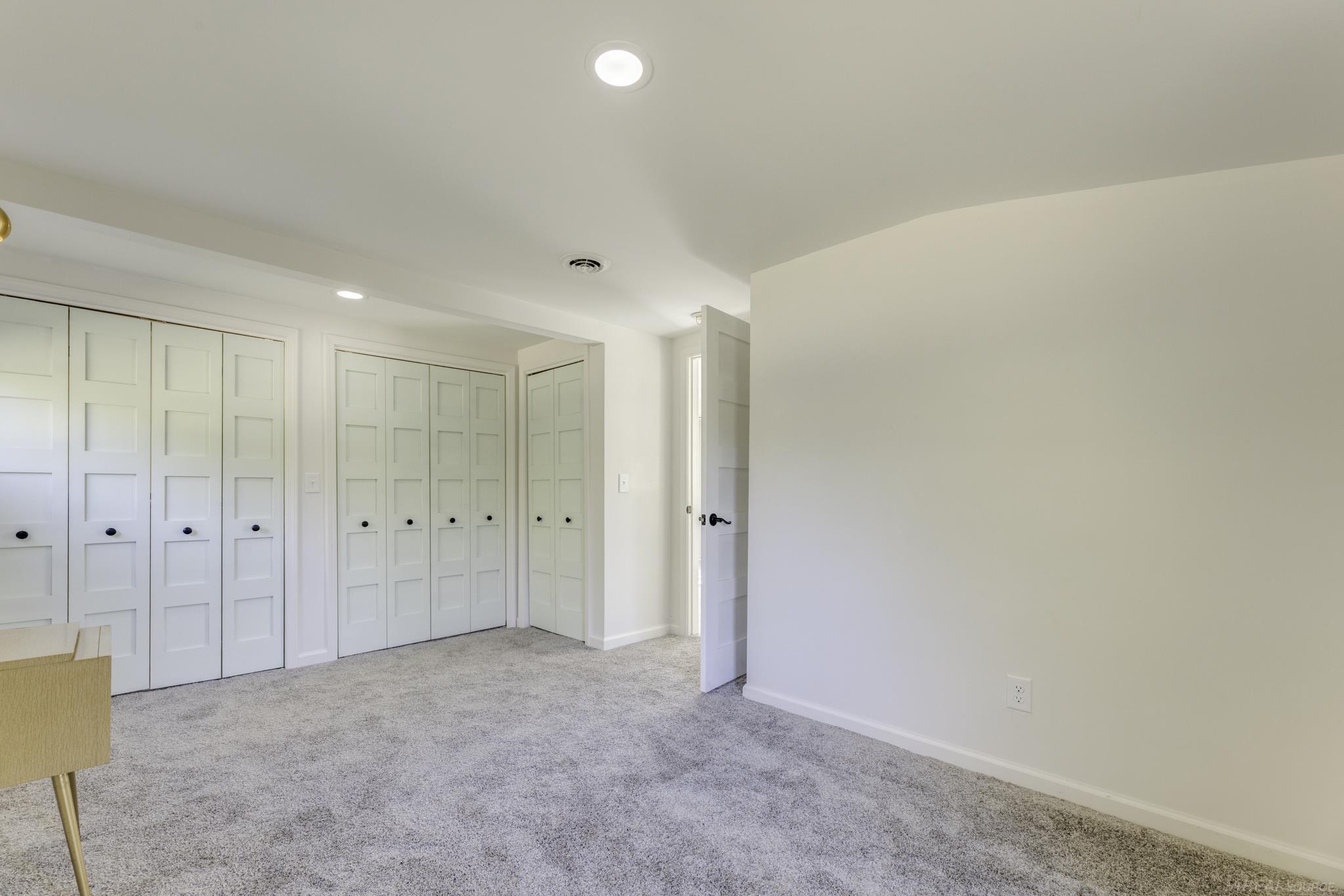 8027 Lakeshore Road