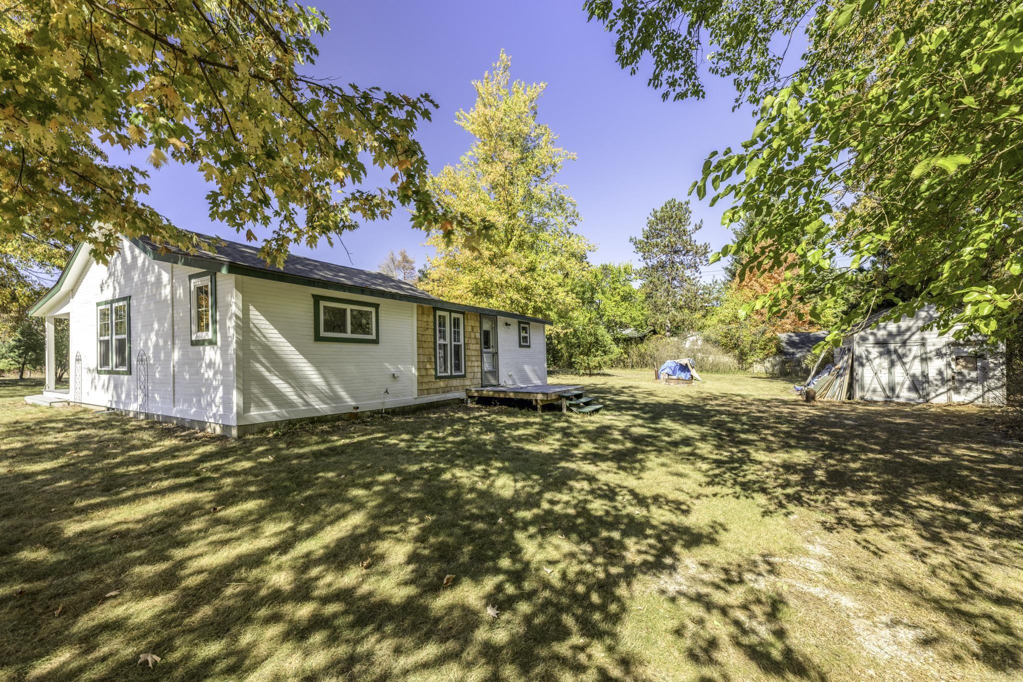 8027 Lakeshore Road