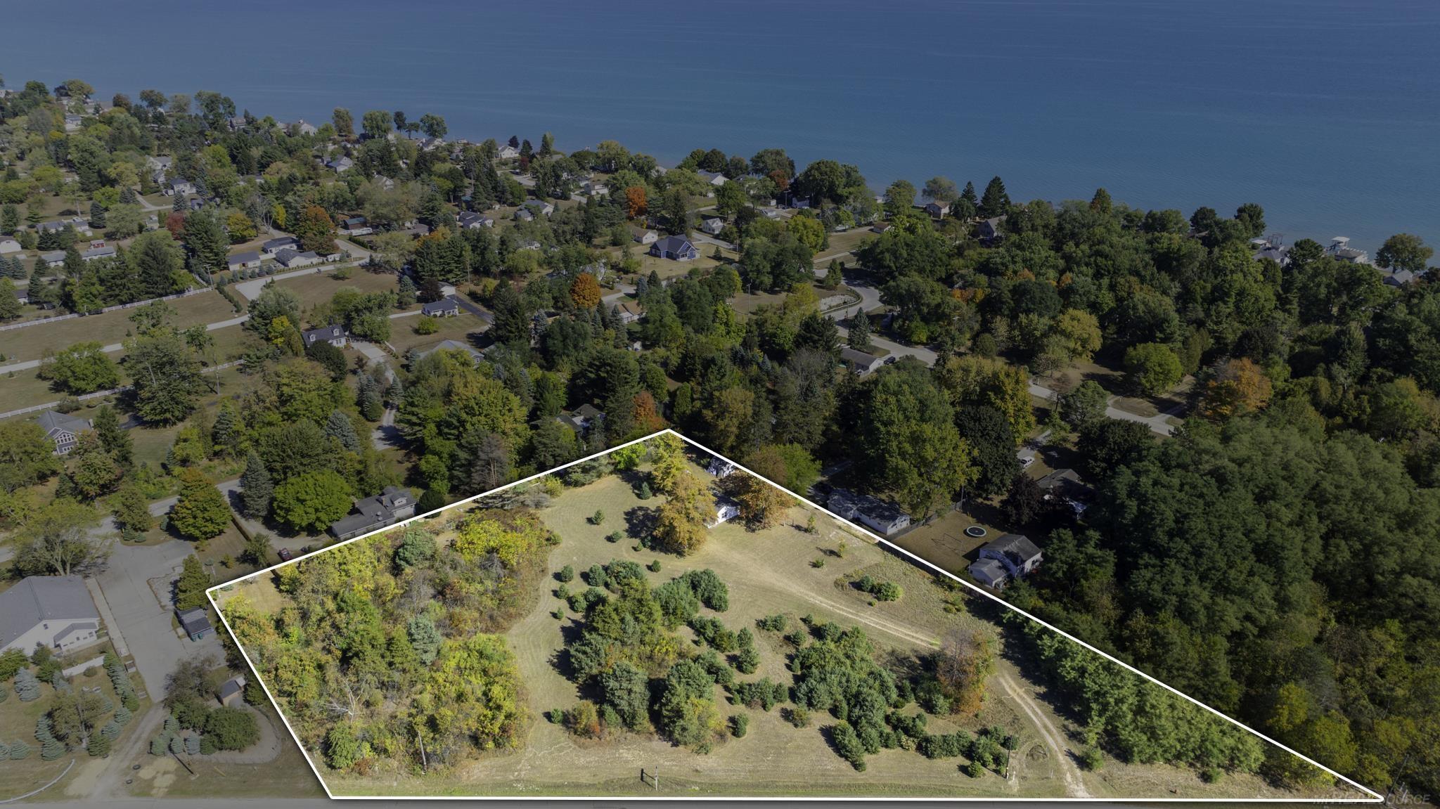 8027 Lakeshore Road