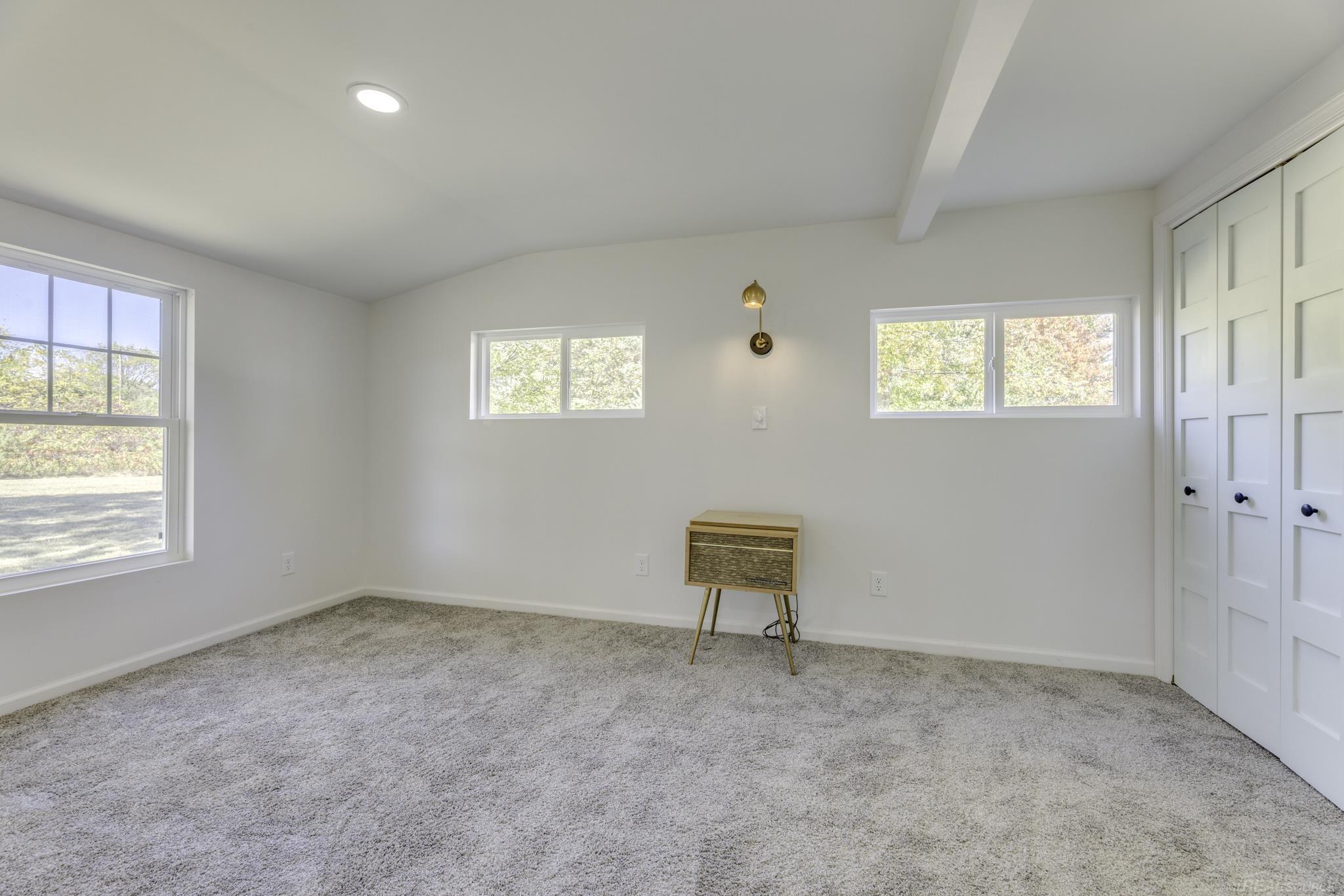 8027 Lakeshore Road