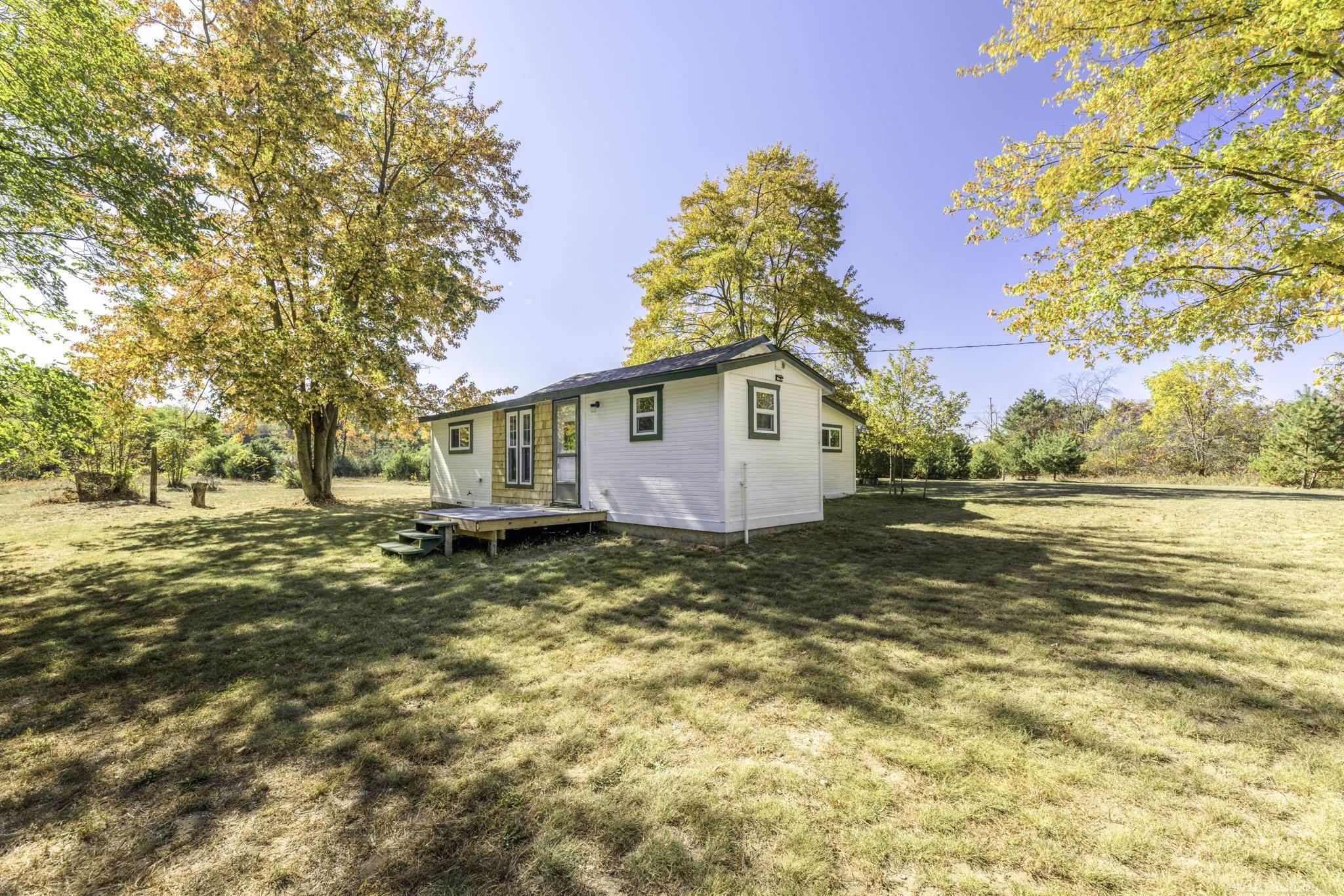 8027 Lakeshore Road