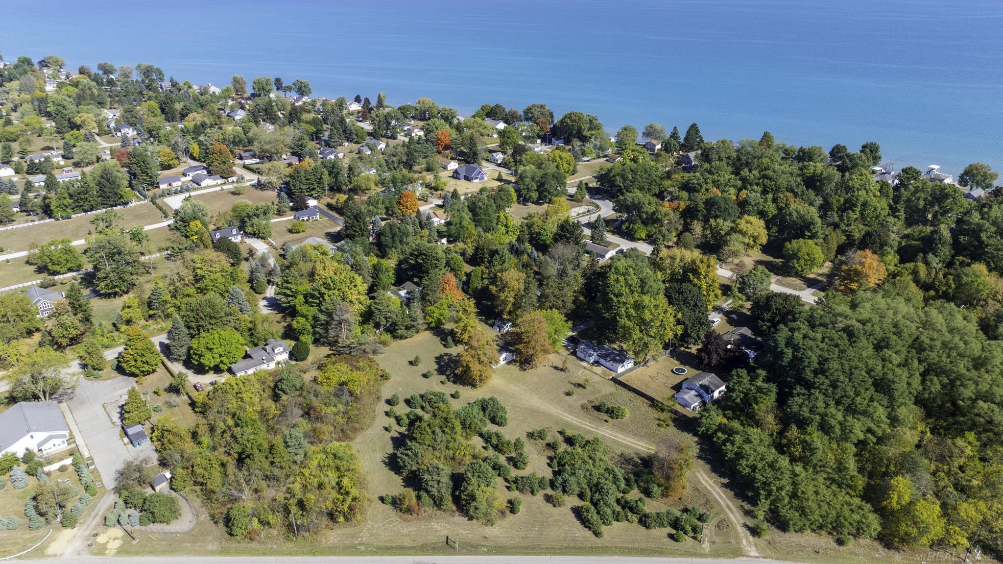 8027 Lakeshore Road