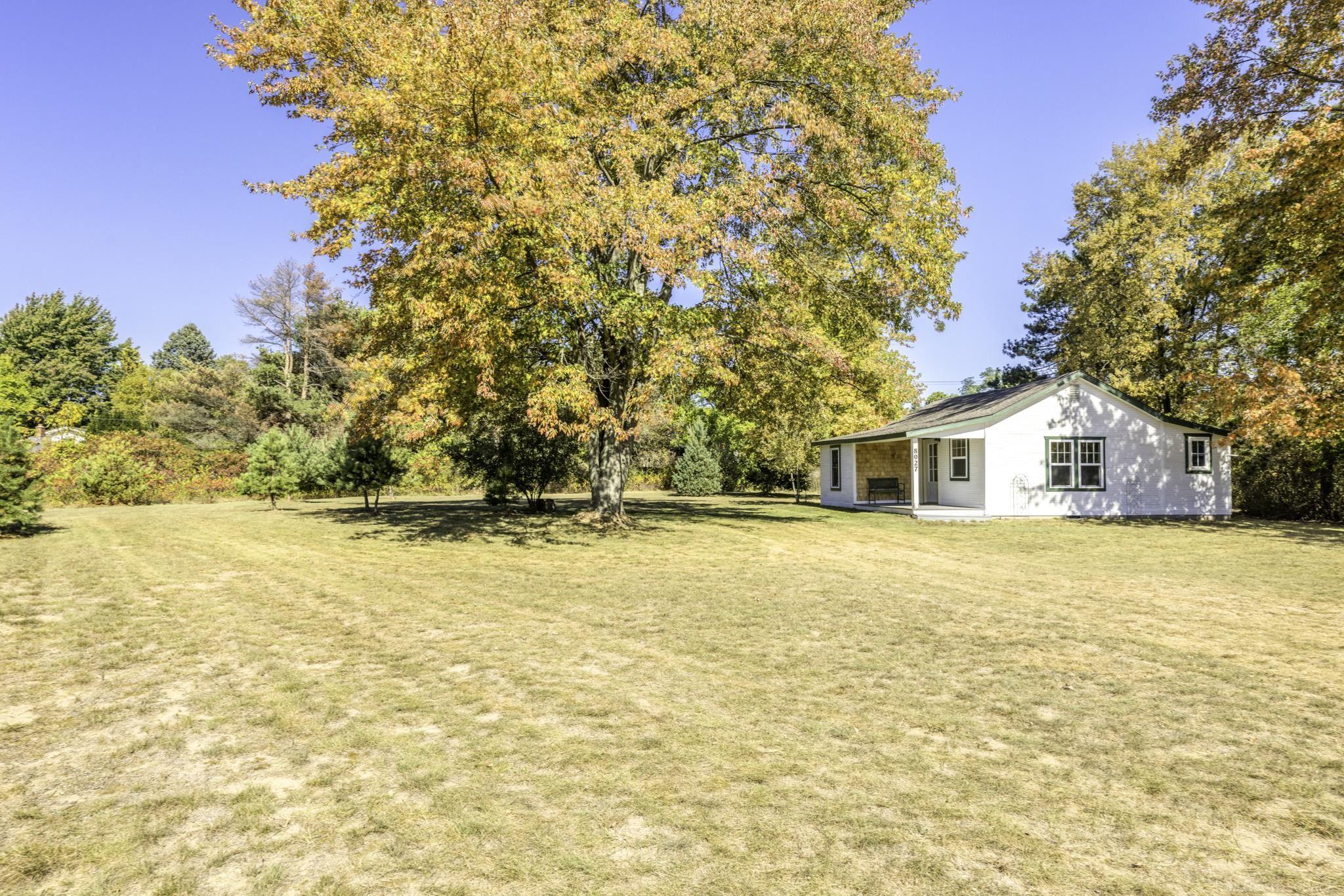 8027 Lakeshore Road