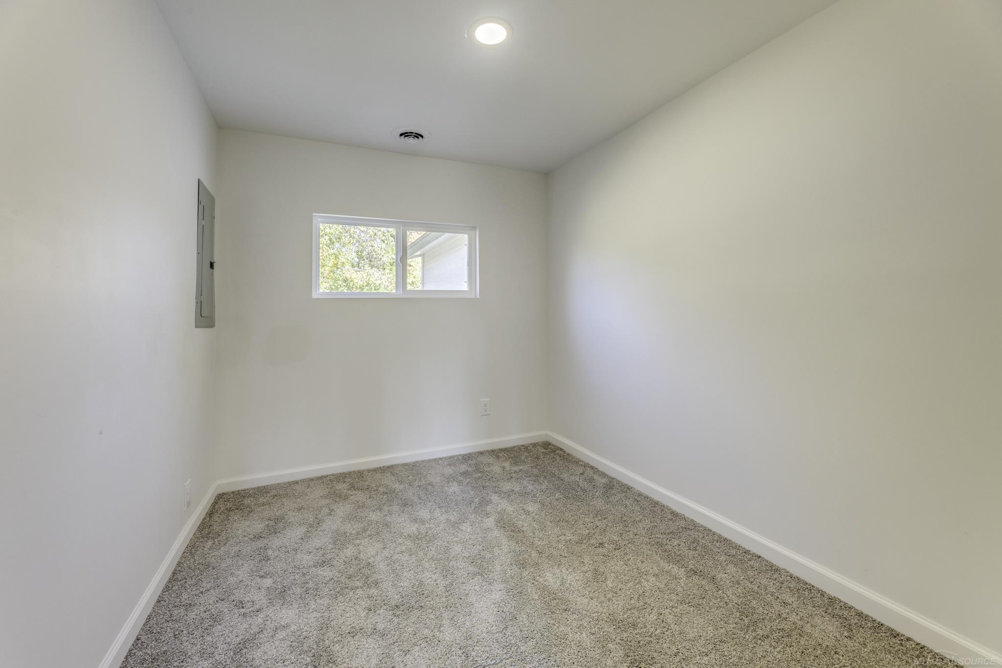 8027 Lakeshore Road