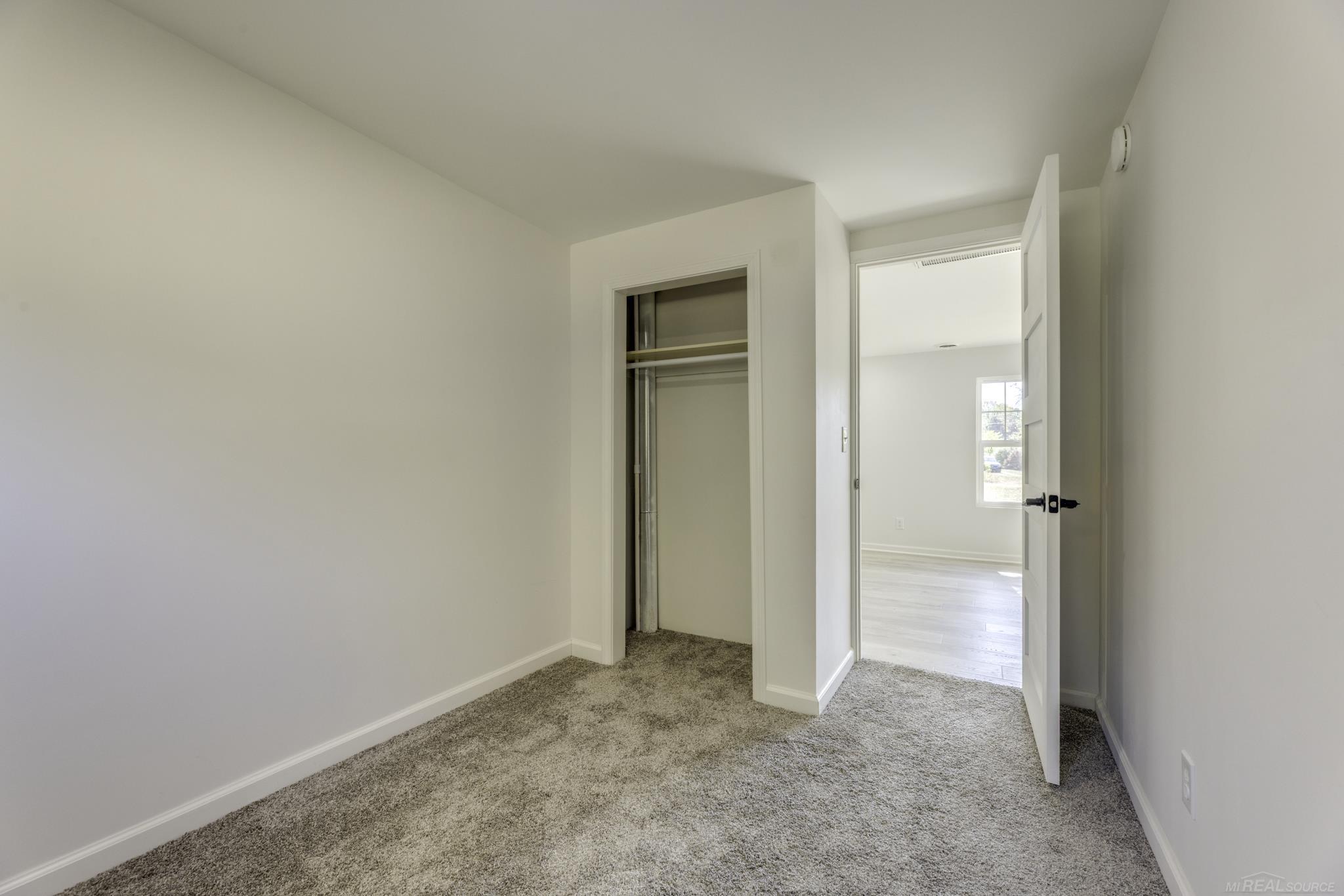 8027 Lakeshore Road