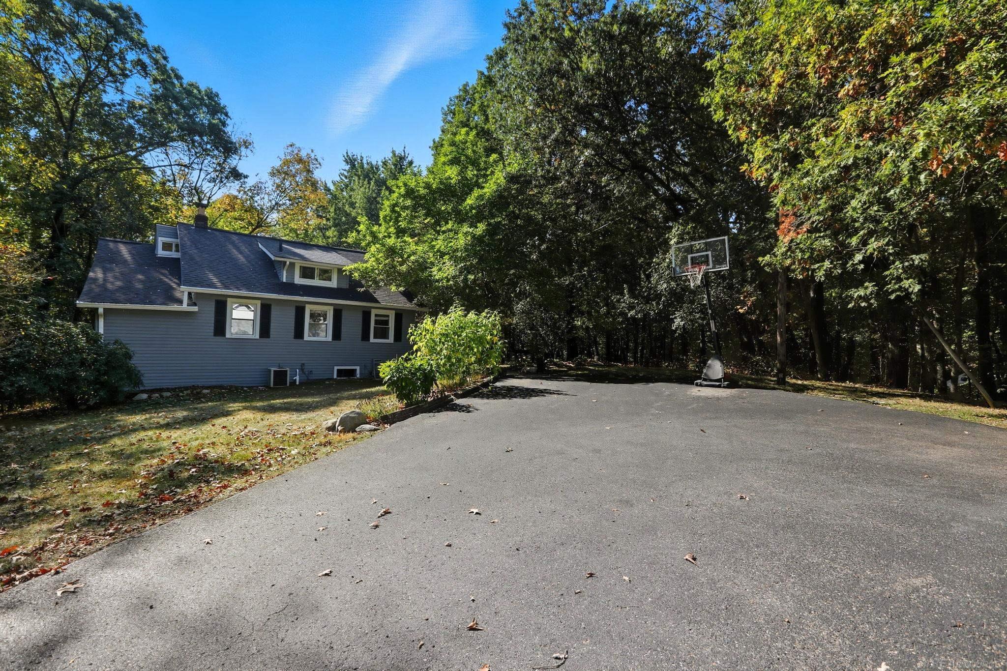 4936 Neosho Drive