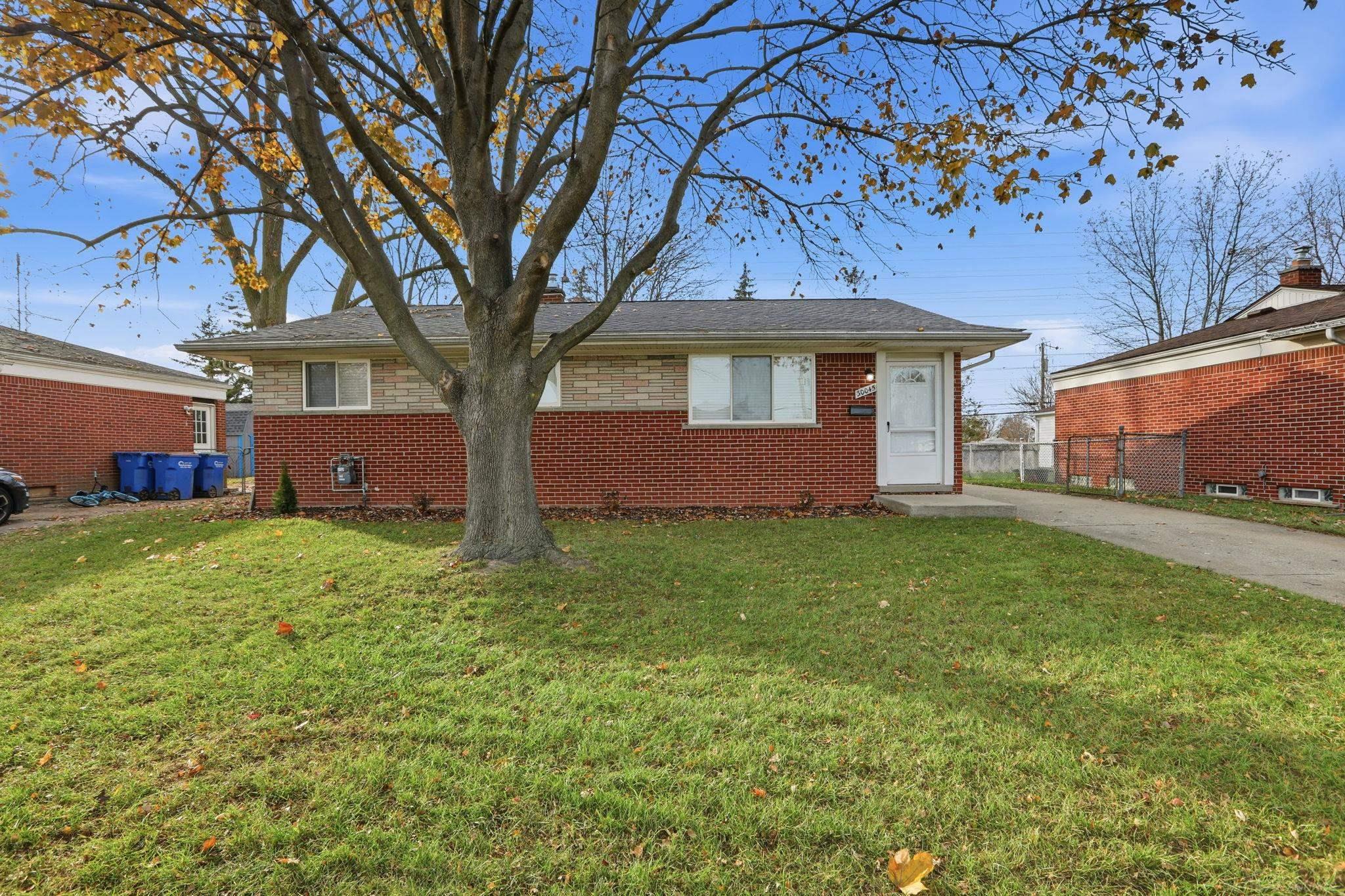 30045 N Iroquois Drive