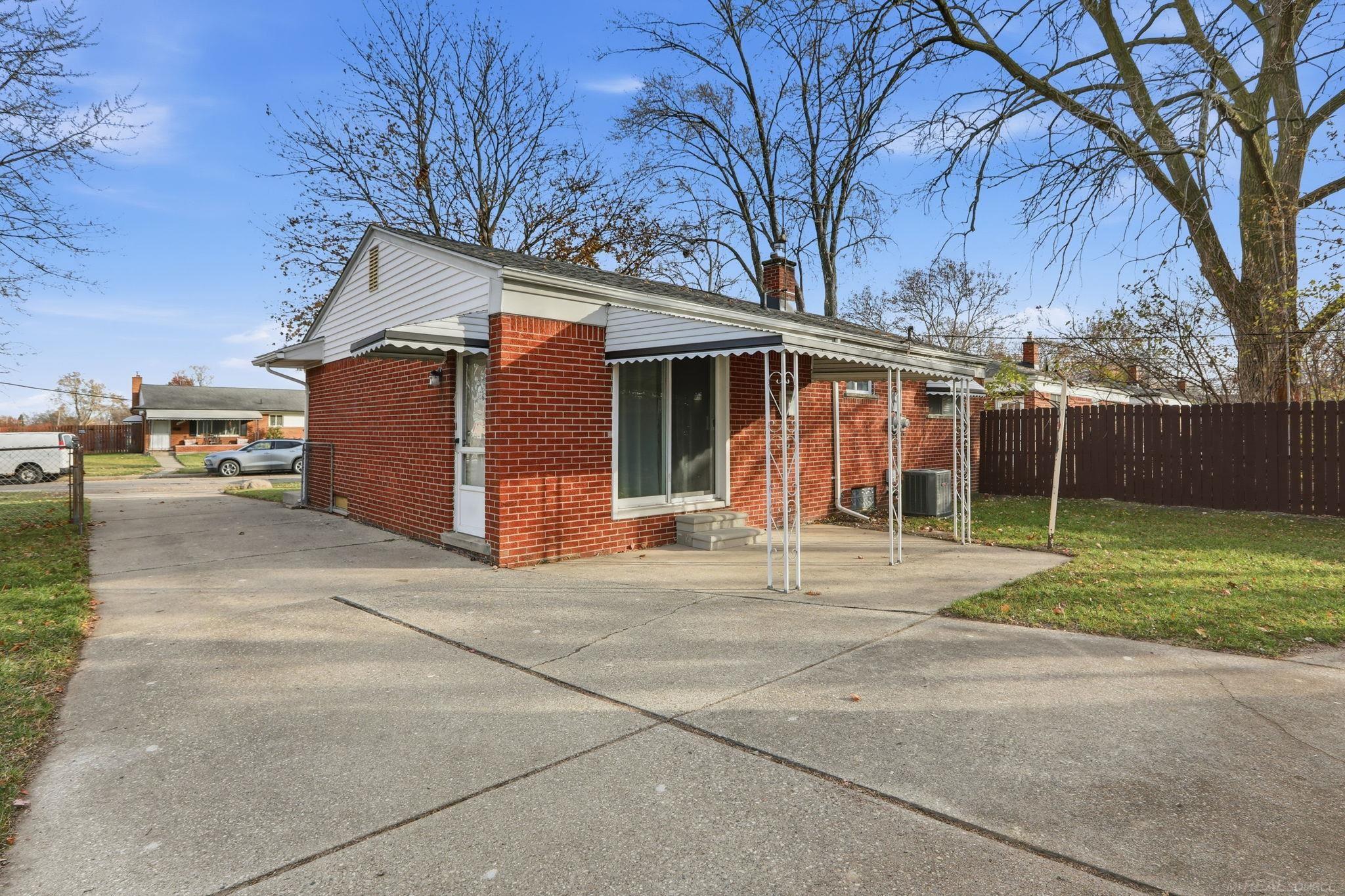 30045 N Iroquois Drive