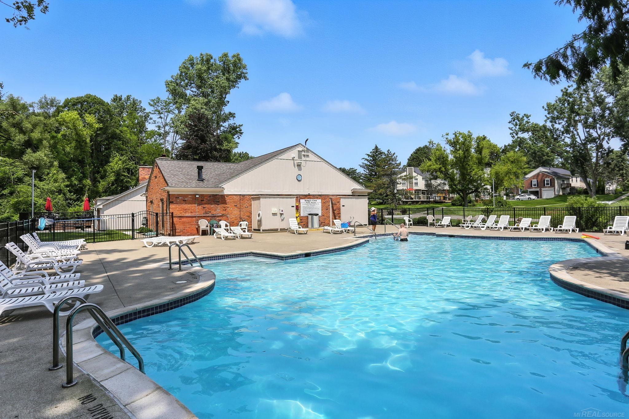1535 Surrey Lane