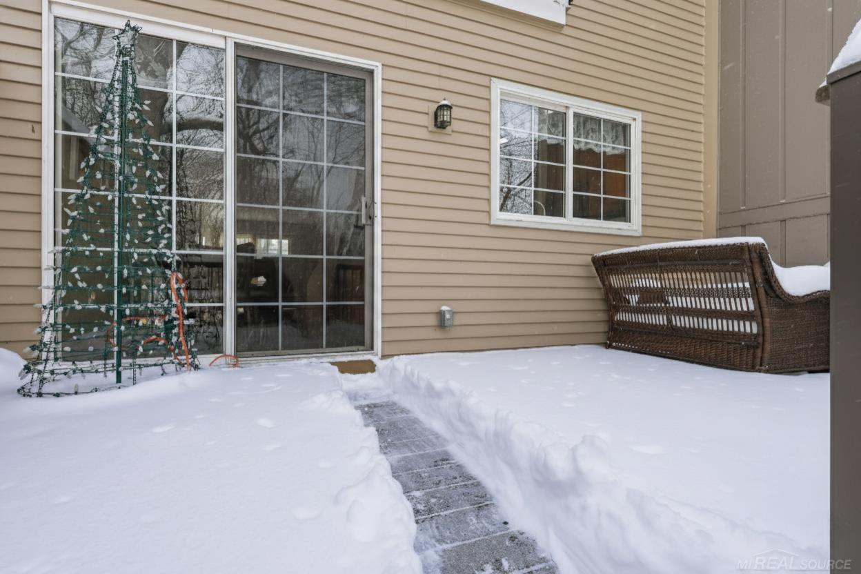1535 Surrey Lane