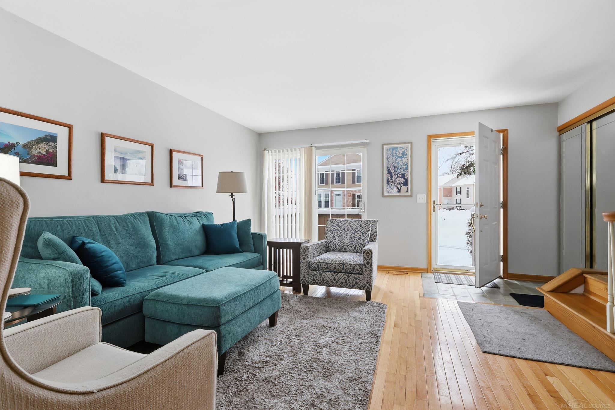1535 Surrey Lane