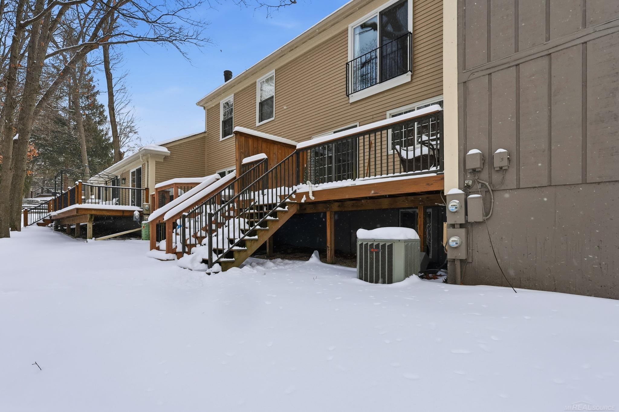1535 Surrey Lane