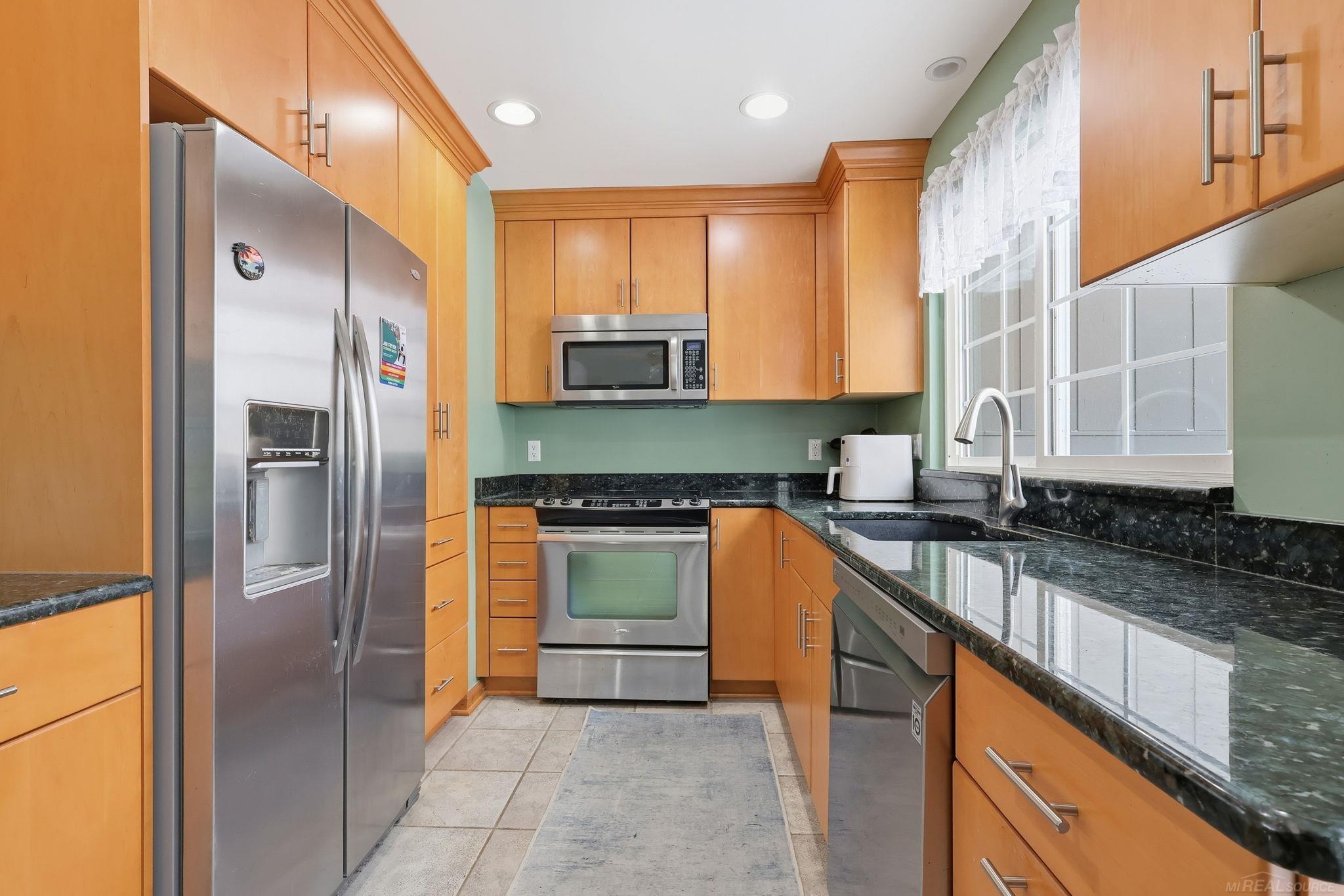 1535 Surrey Lane