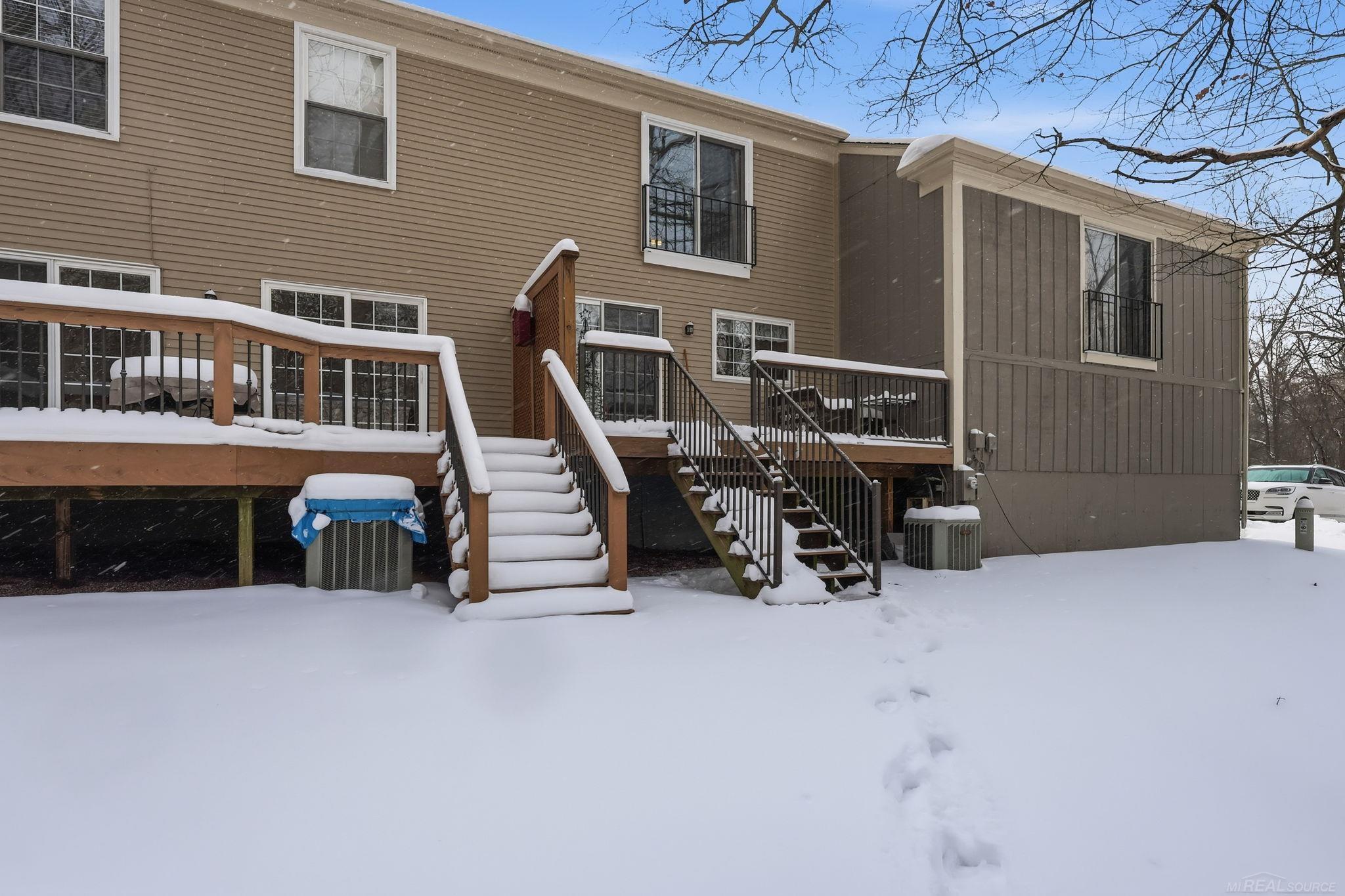 1535 Surrey Lane