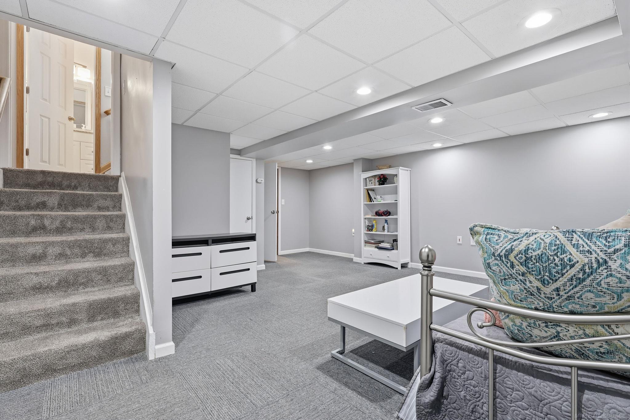 1535 Surrey Lane