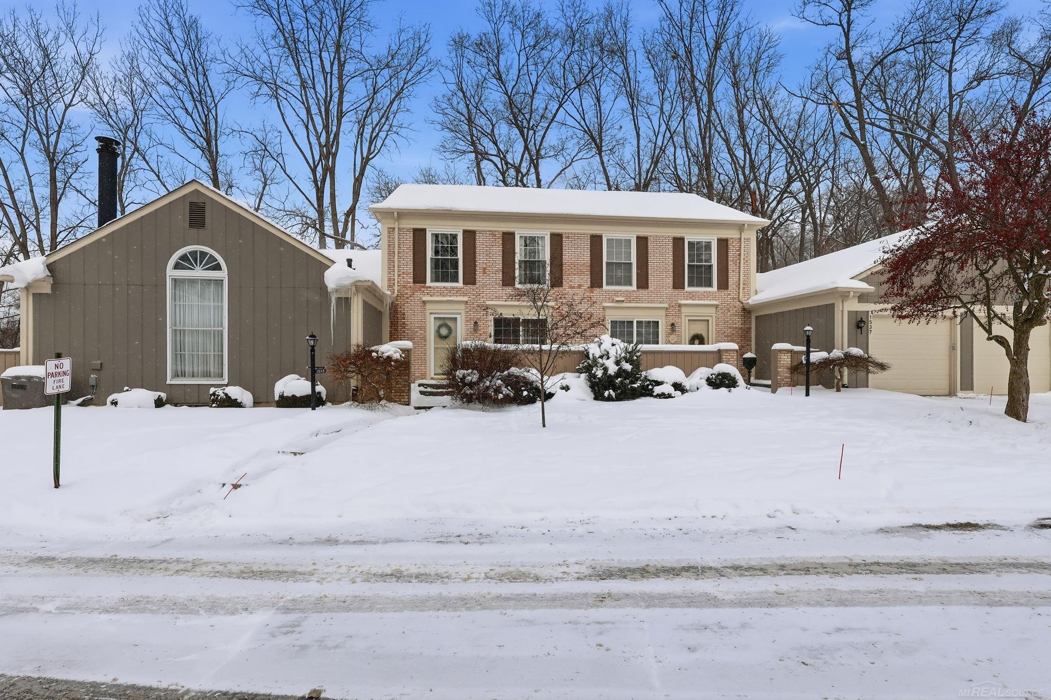 1535 Surrey Lane