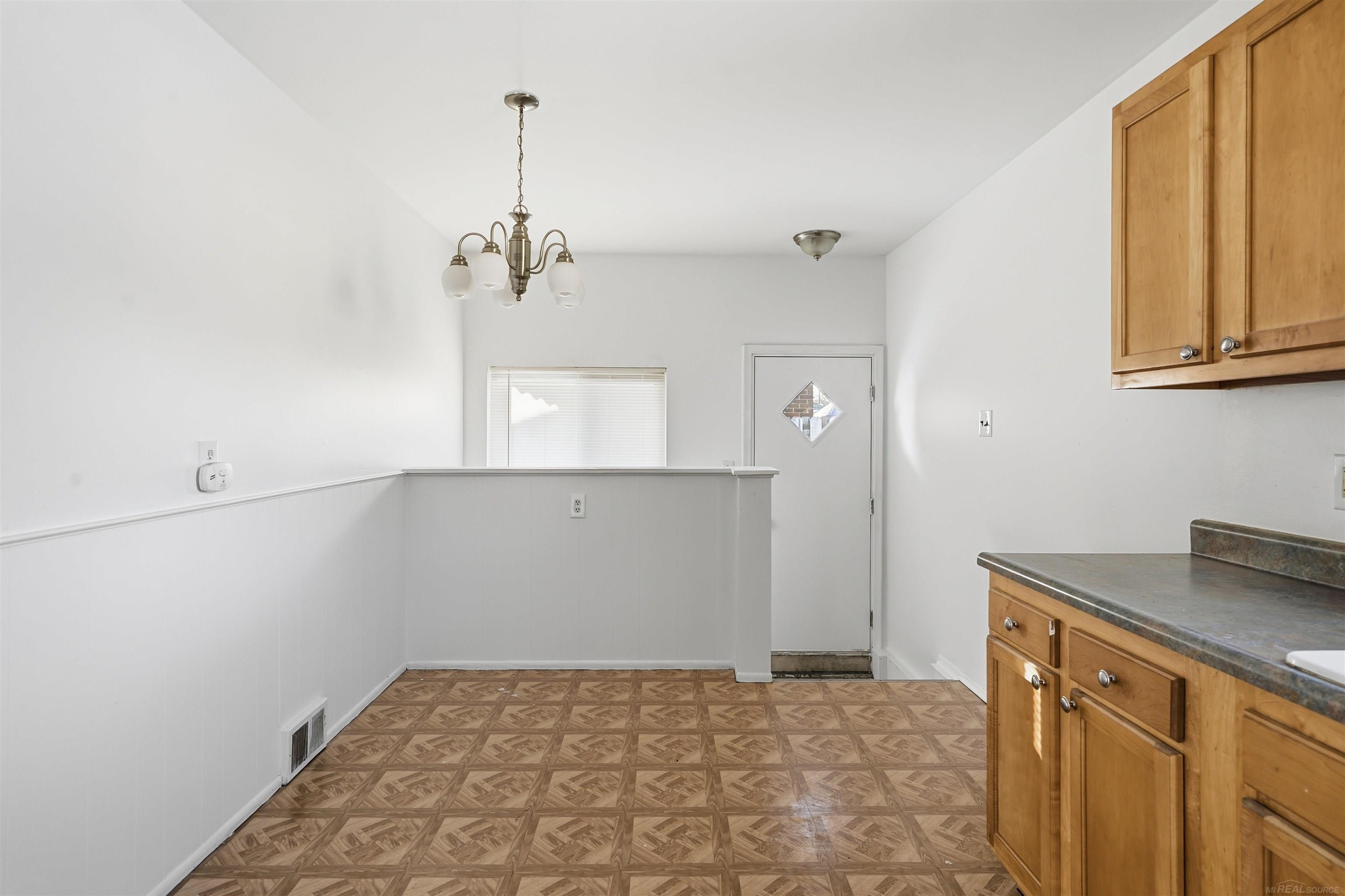 11377 Mae Avenue