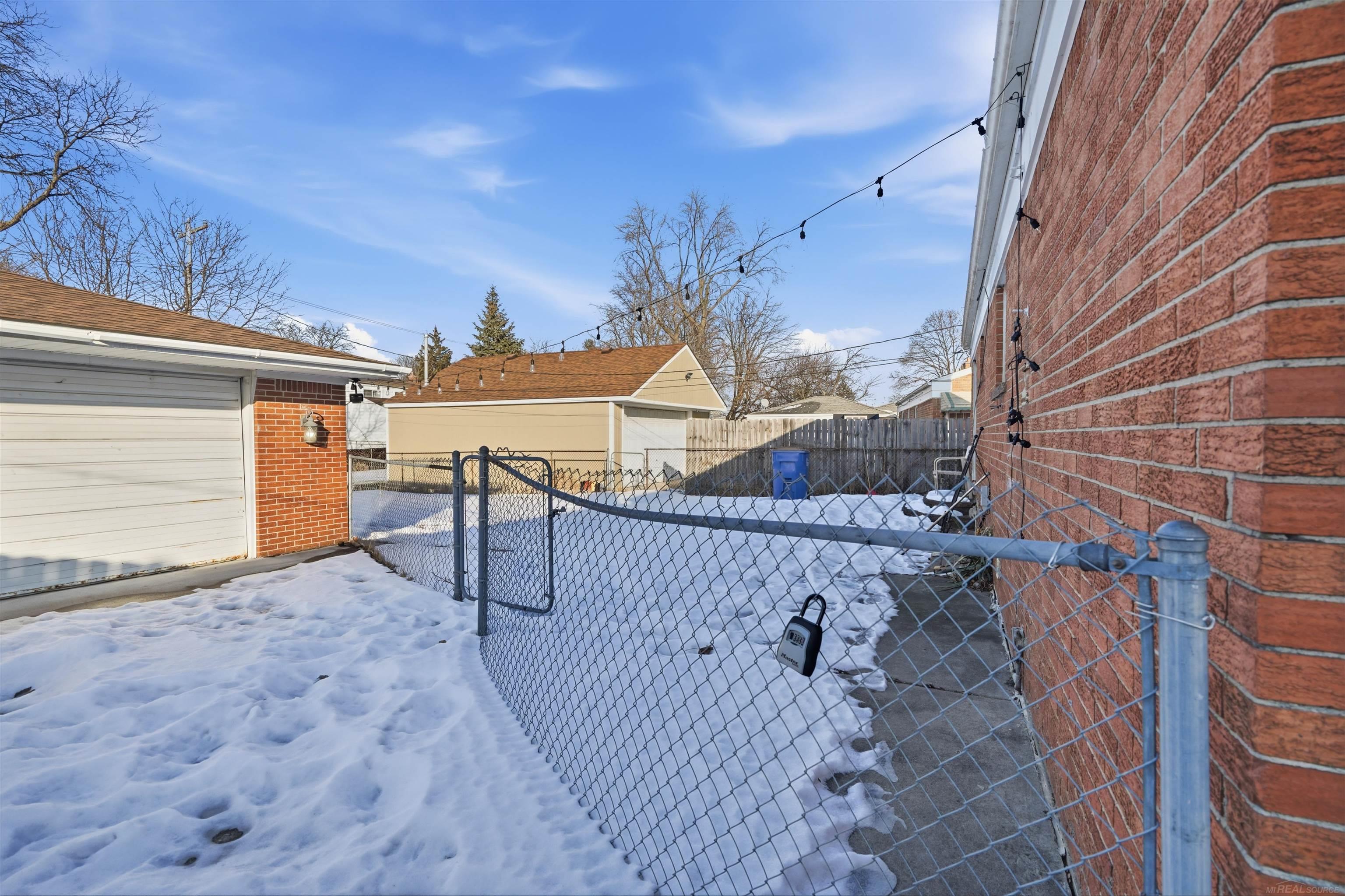 11377 Mae Avenue