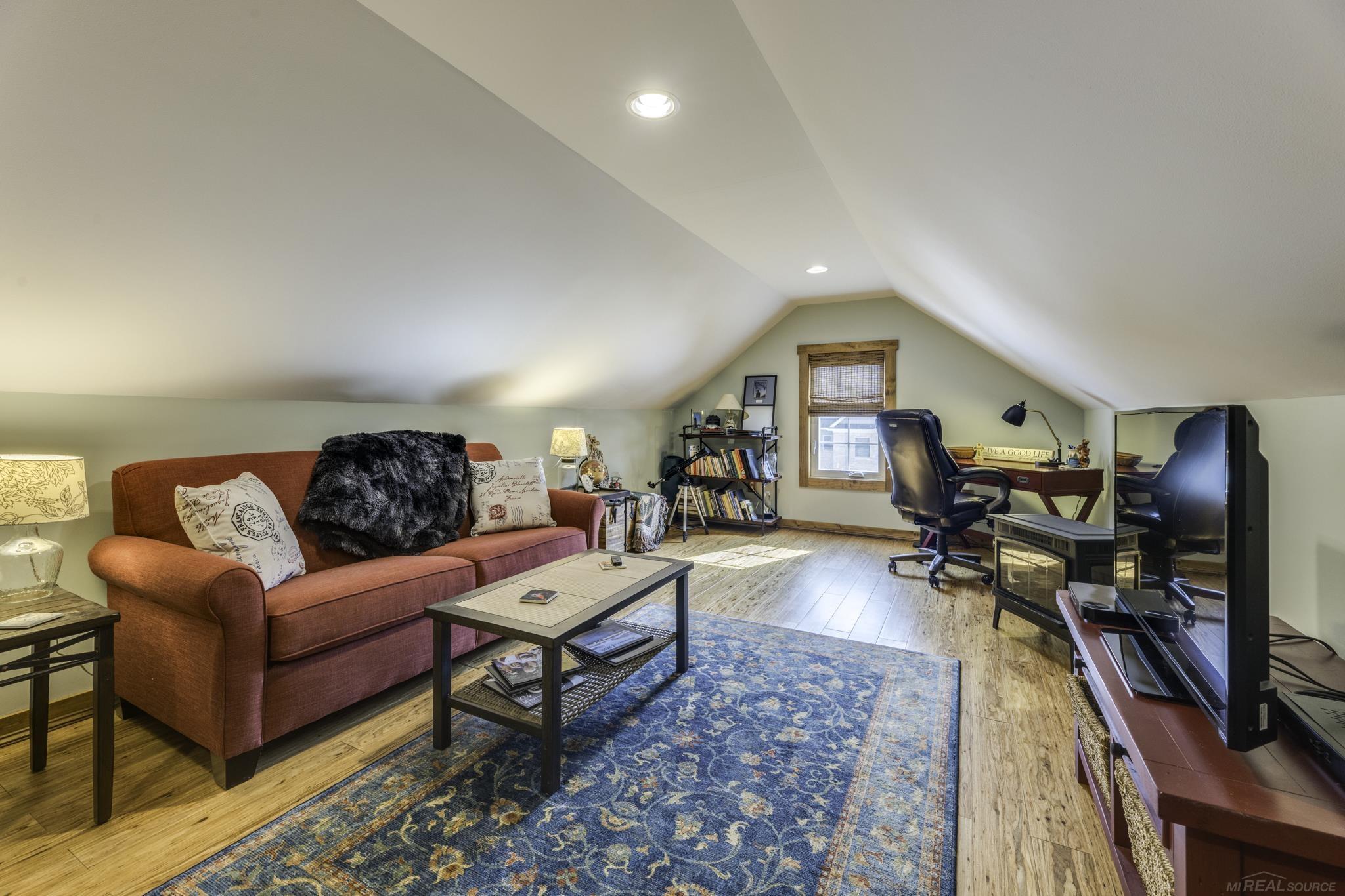 7006 Greenbush Lane