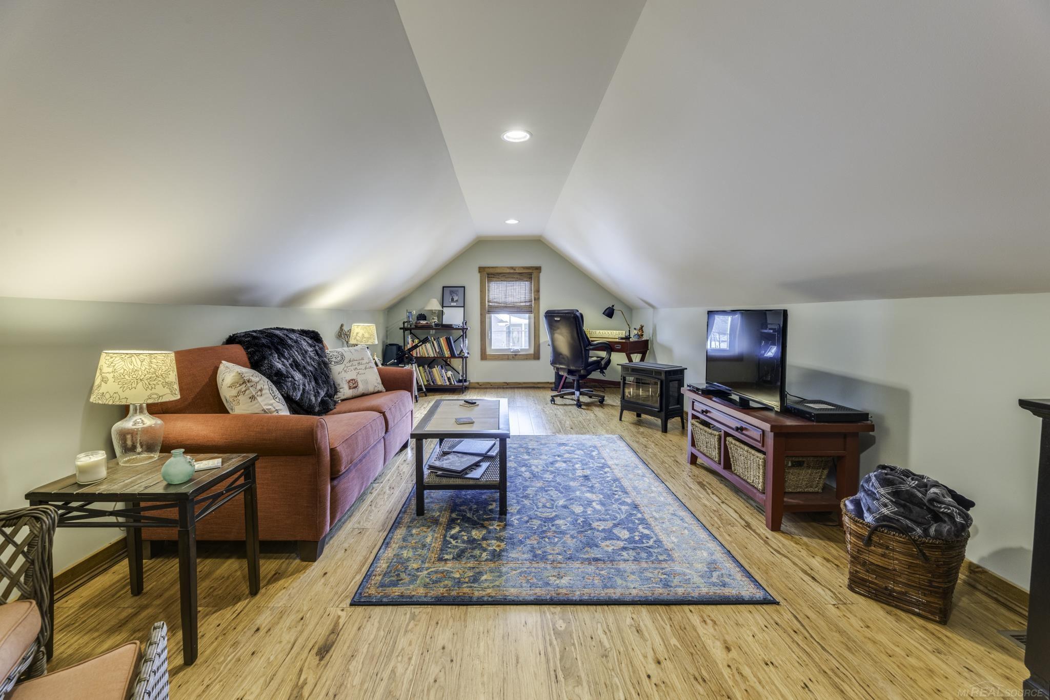 7006 Greenbush Lane