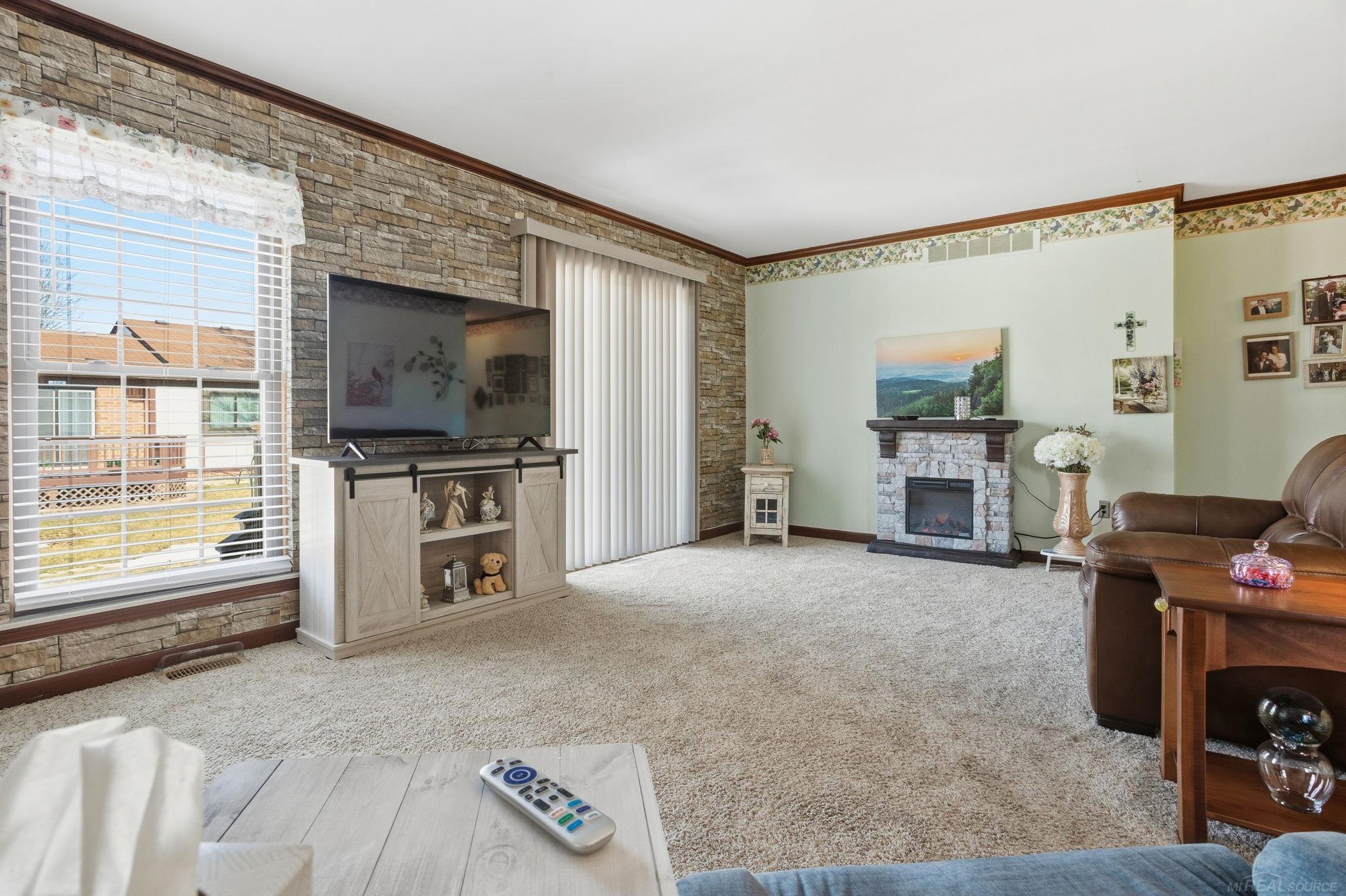 5301 Rene Drive UNIT 105 Unit: BLDG 27 UNIT 105