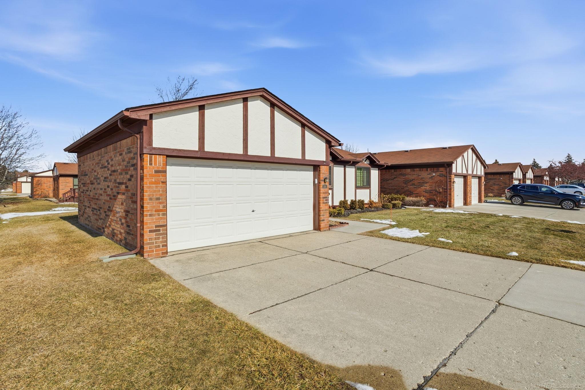 5301 Rene Drive UNIT 105 Unit: BLDG 27 UNIT 105