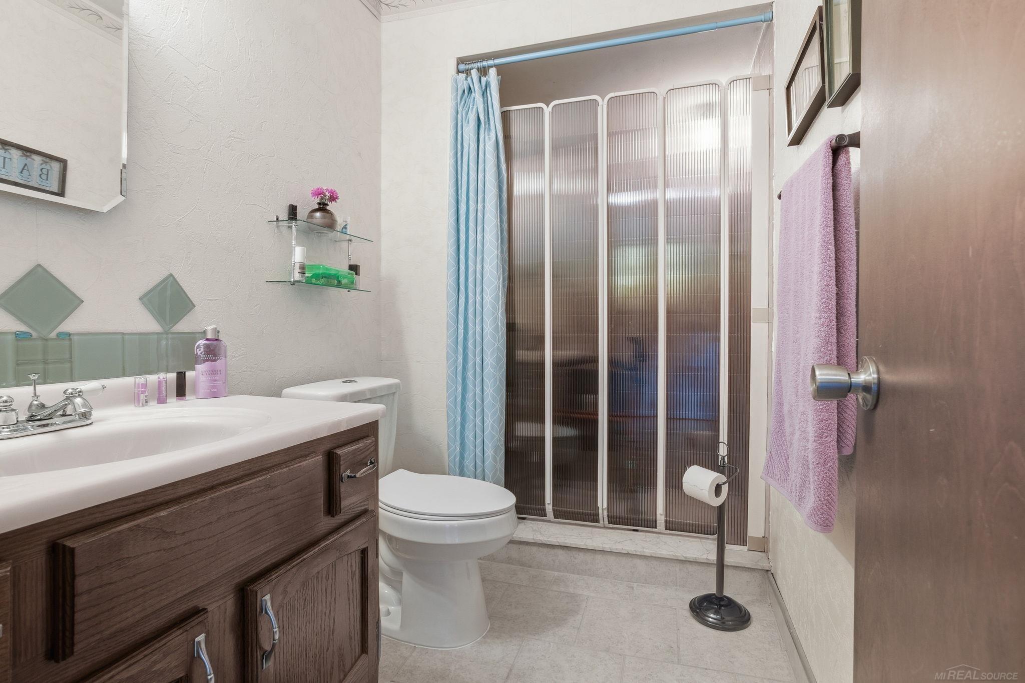 5301 Rene Drive UNIT 105 Unit: BLDG 27 UNIT 105