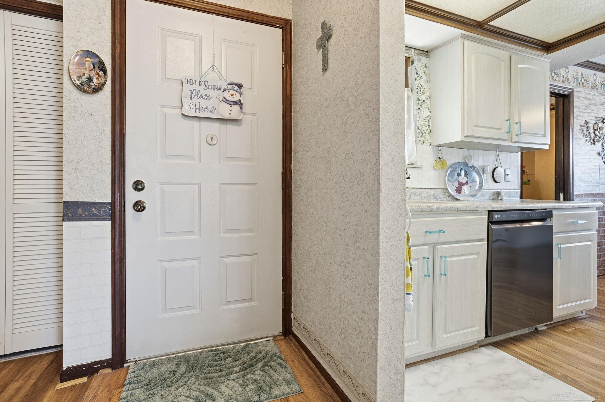 5301 Rene Drive UNIT 105 Unit: BLDG 27 UNIT 105