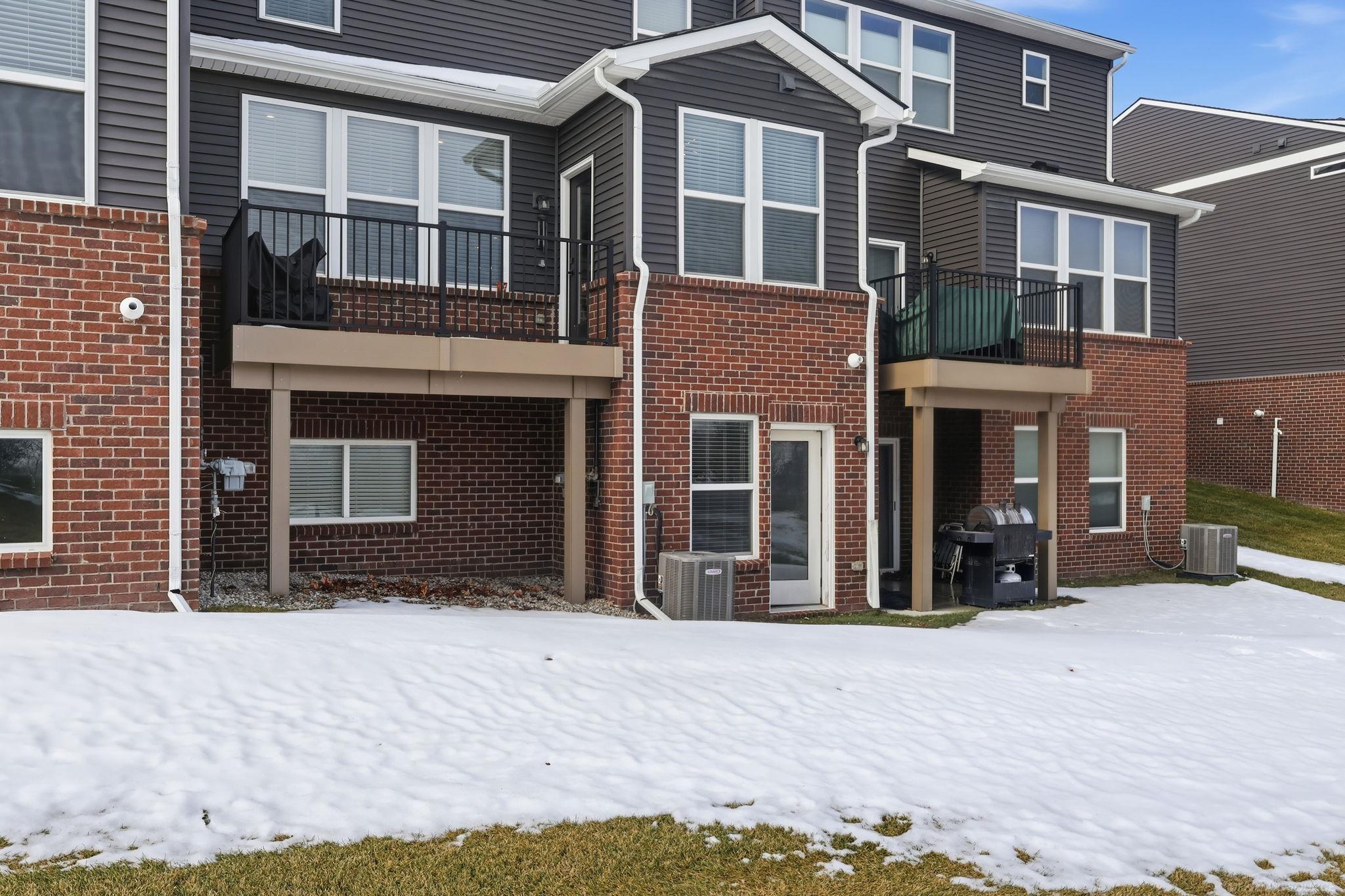 4877 Broomfield Way