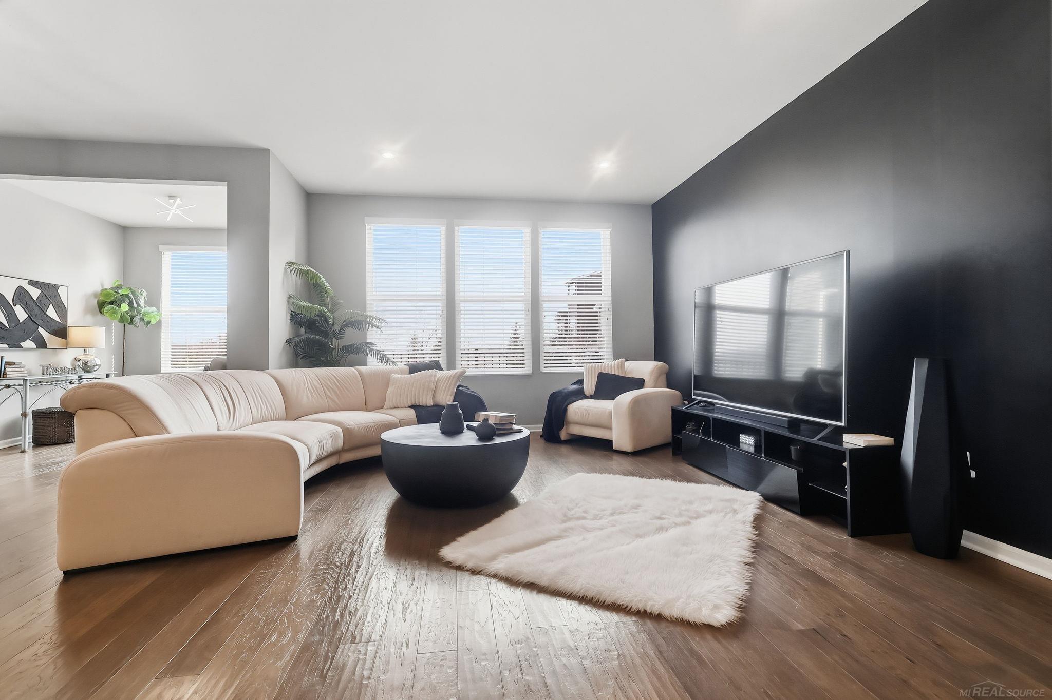 4877 Broomfield Way