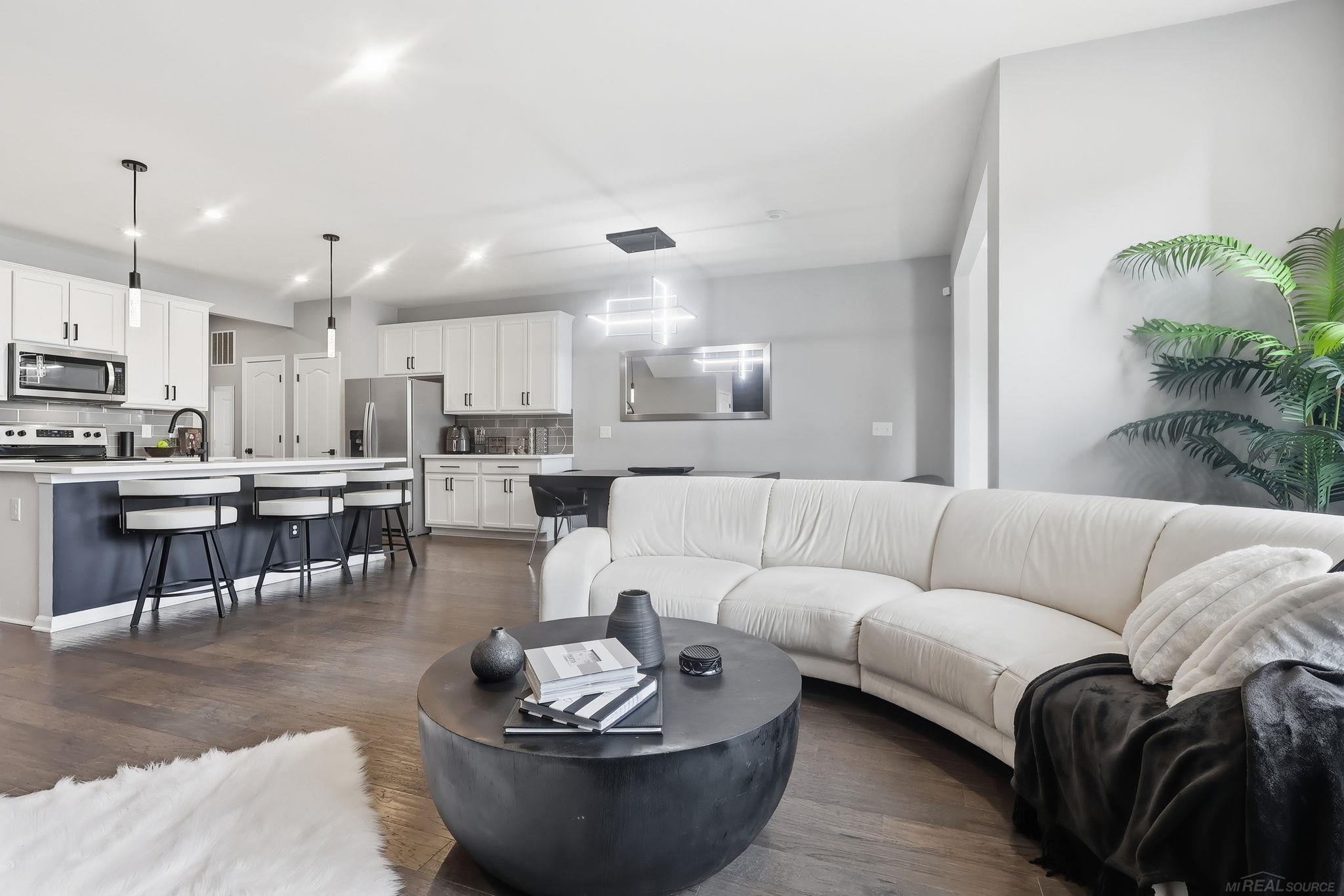 4877 Broomfield Way