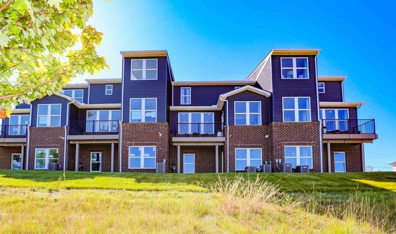 4877 Broomfield Way