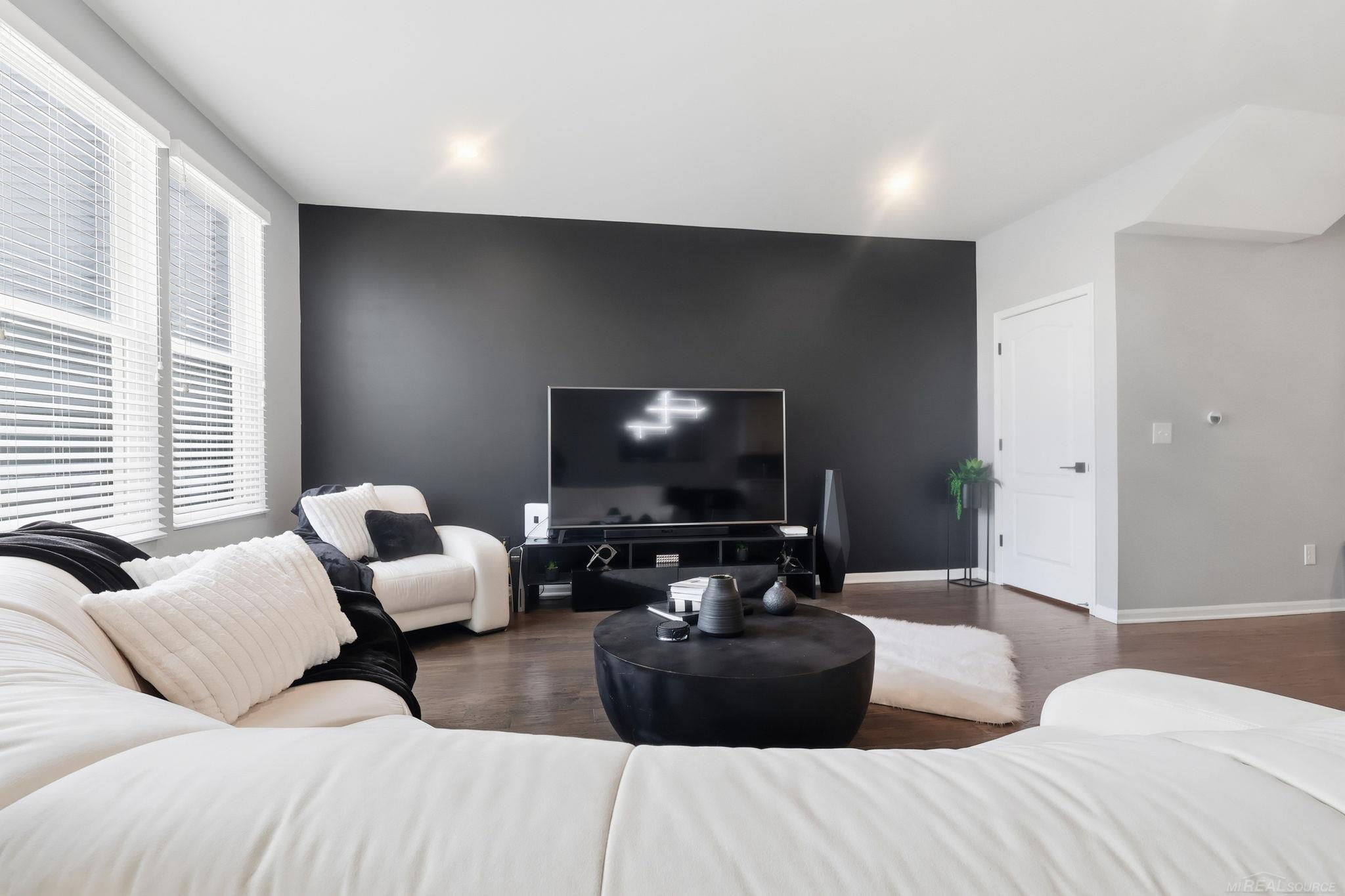 4877 Broomfield Way
