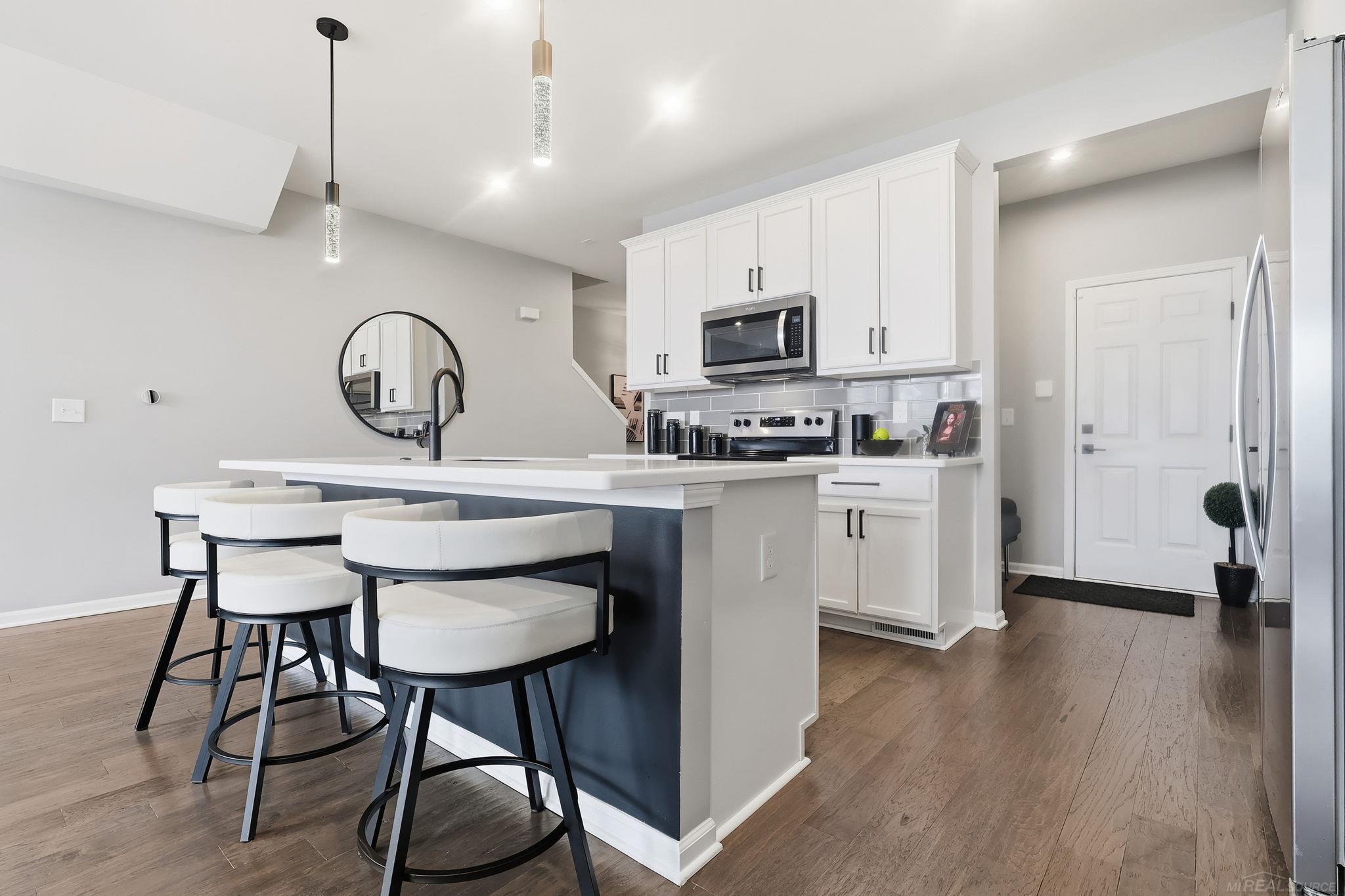 4877 Broomfield Way