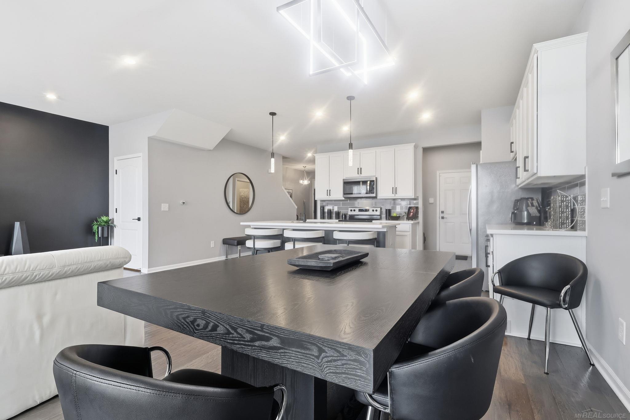 4877 Broomfield Way