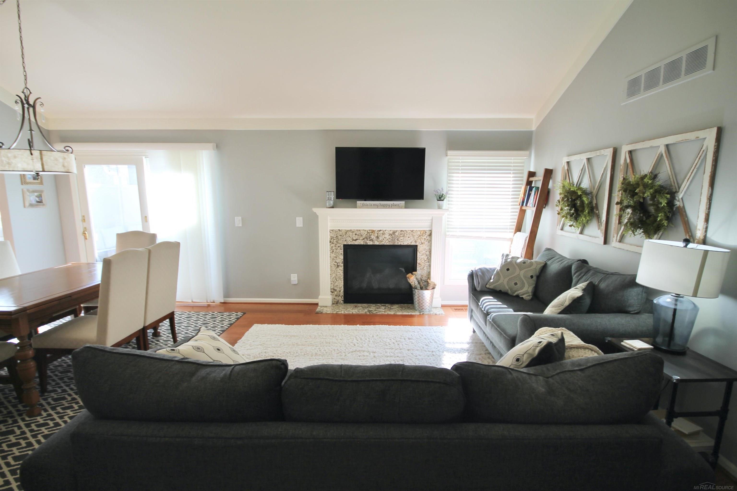 1596 Colony Drive