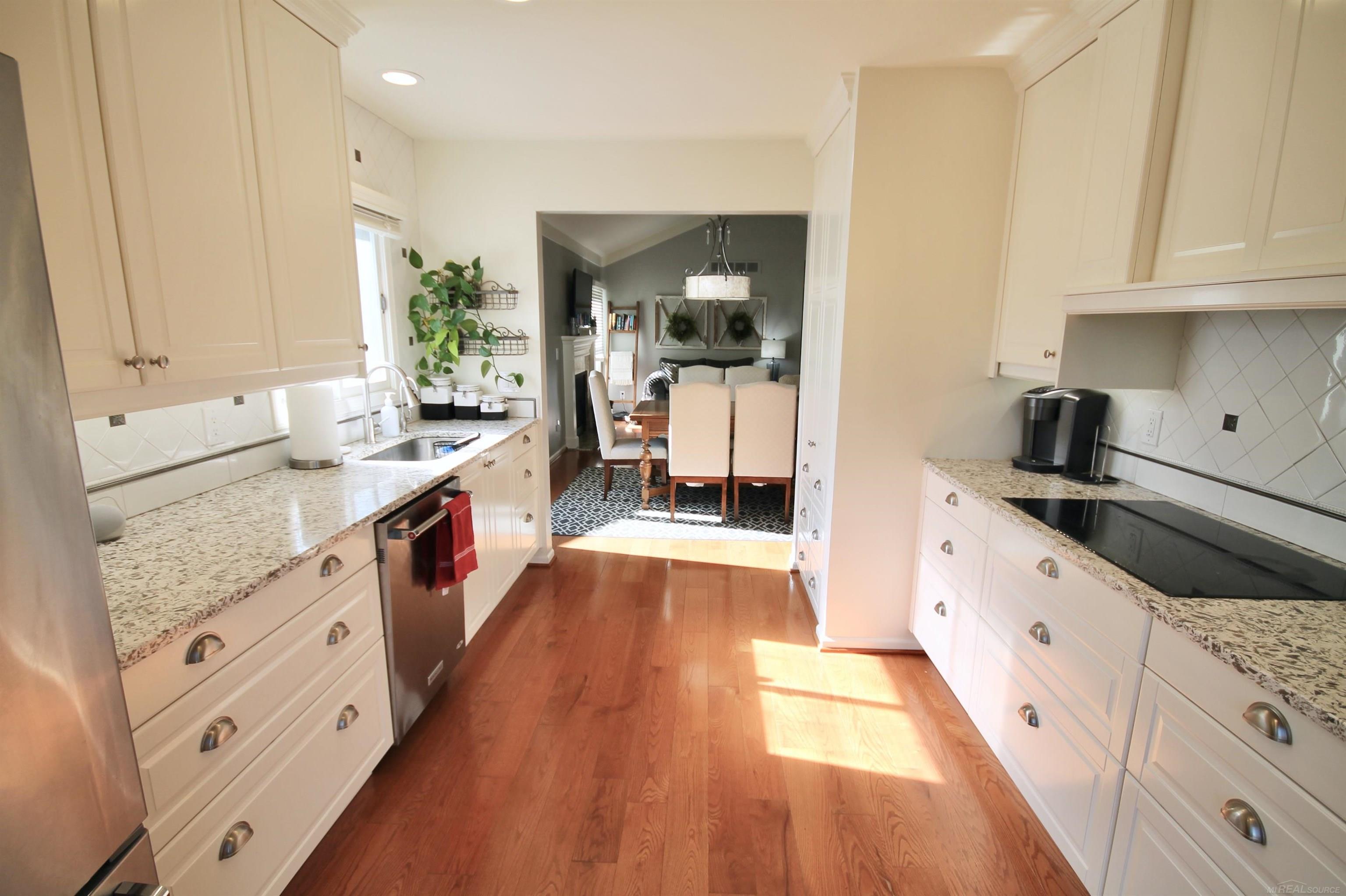 1596 Colony Drive