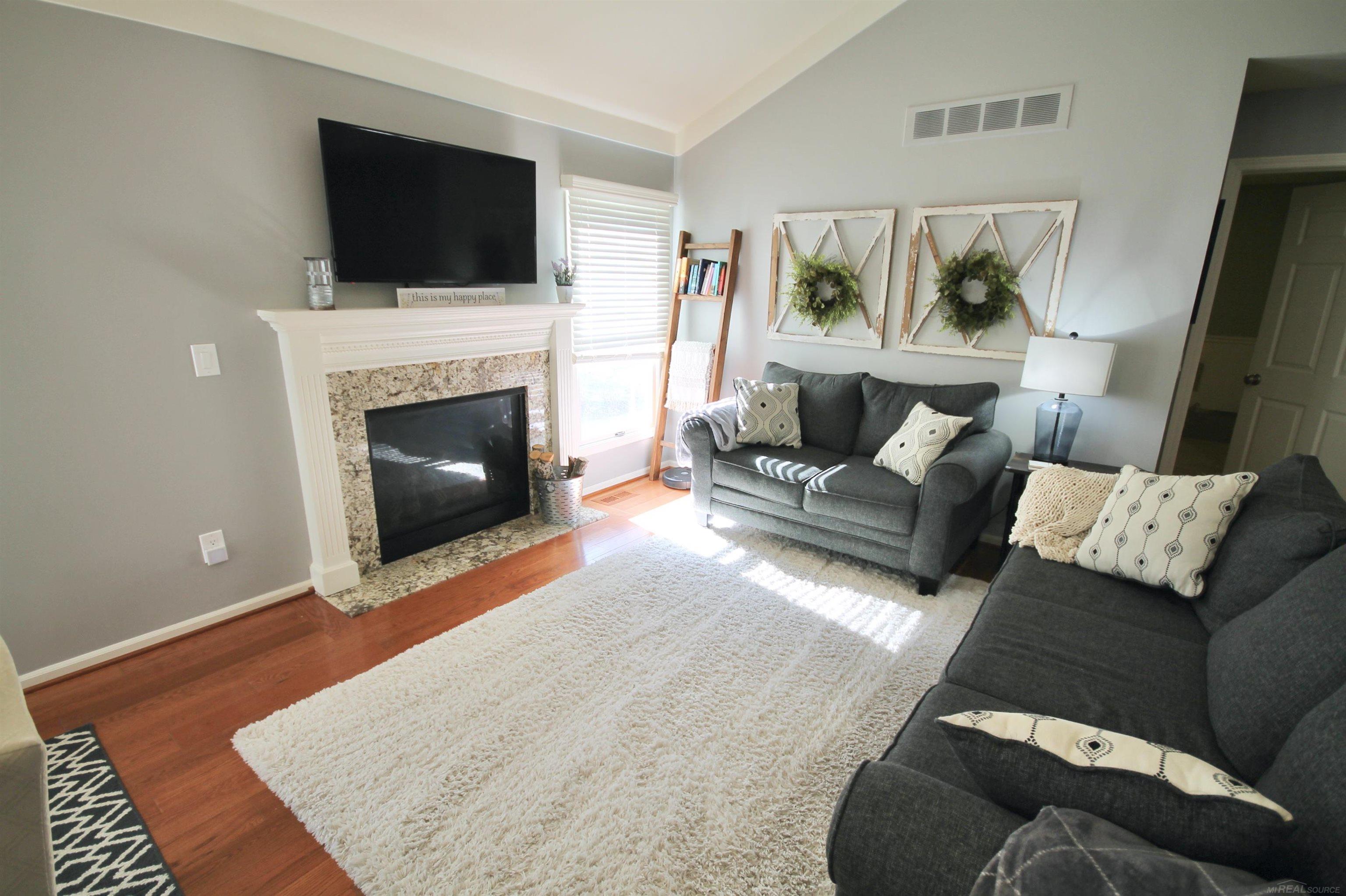 1596 Colony Drive