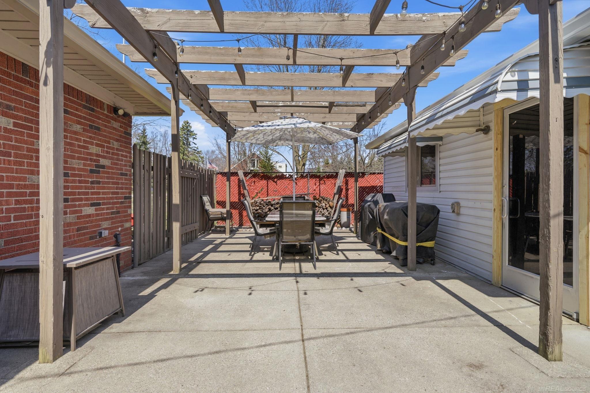 36194 Putnam Street