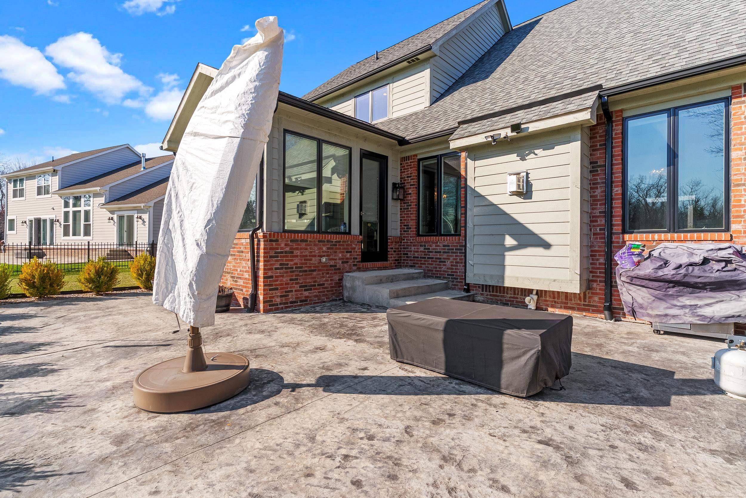 5833 Westwood Drive