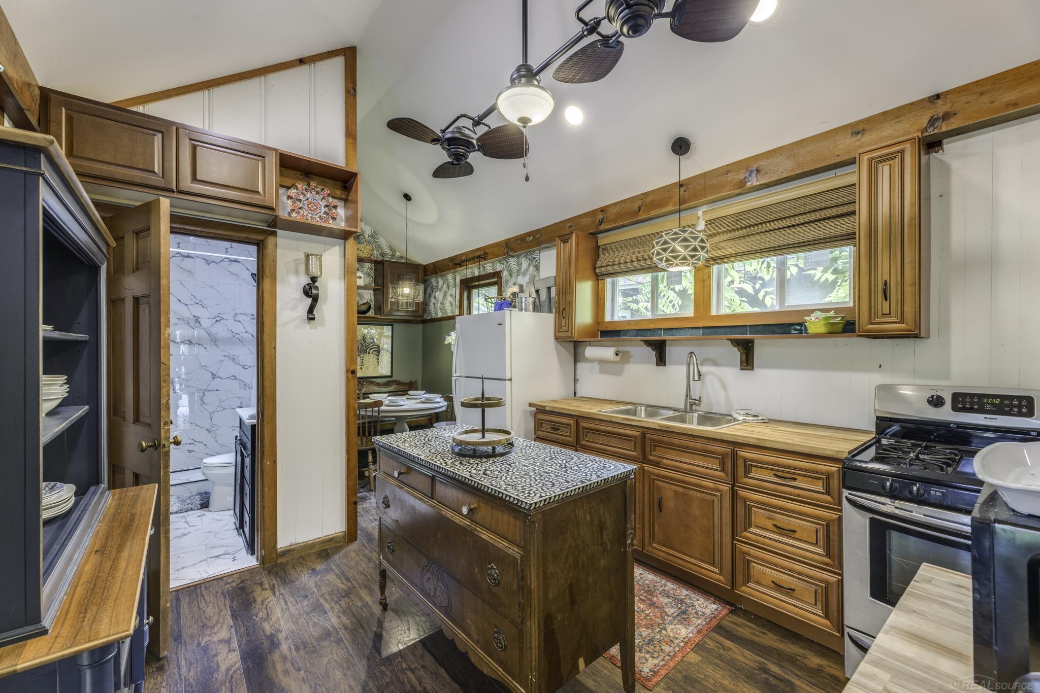 7403 Woodside Road