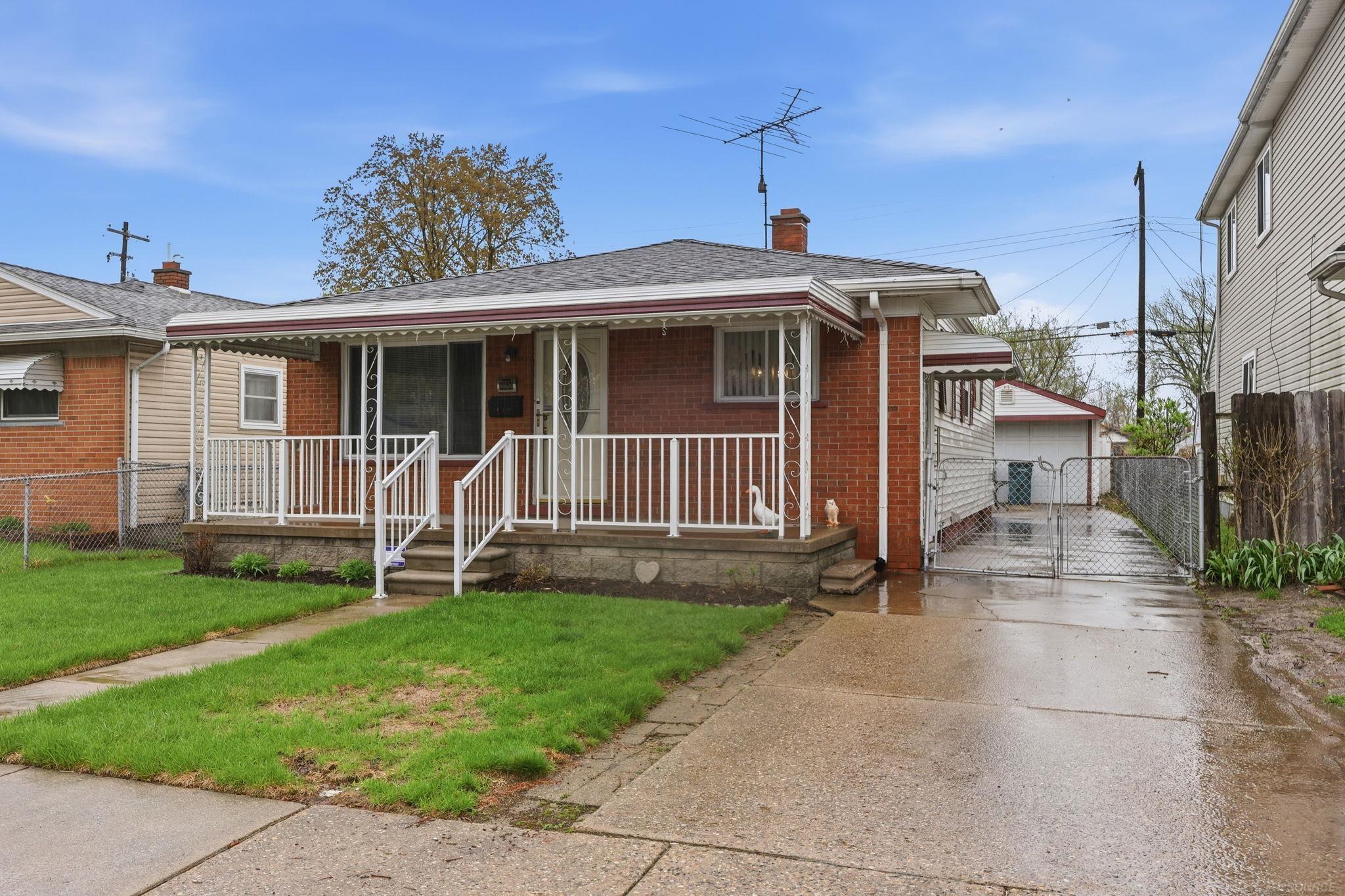 23112 Cayuga Avenue