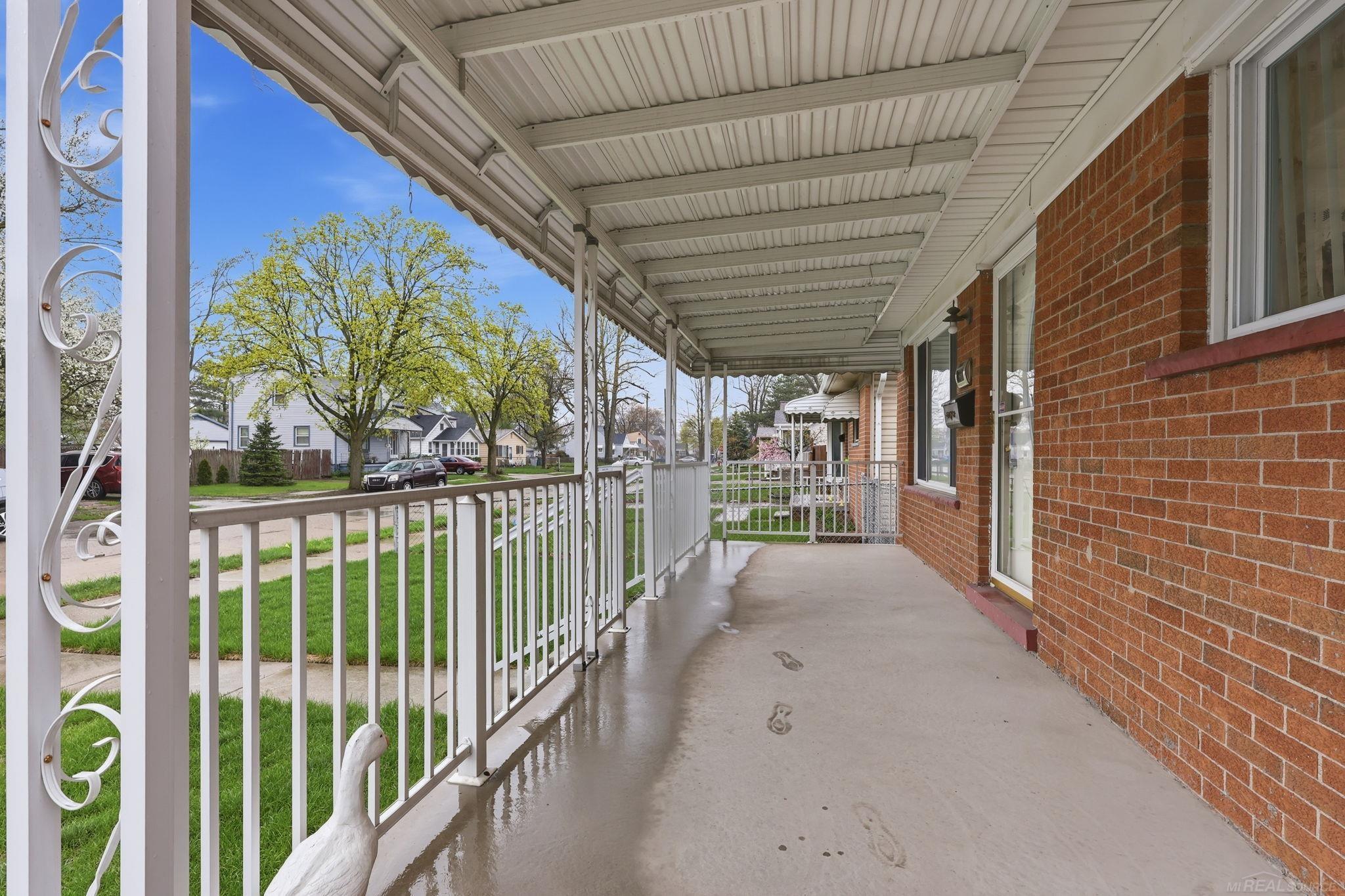23112 Cayuga Avenue