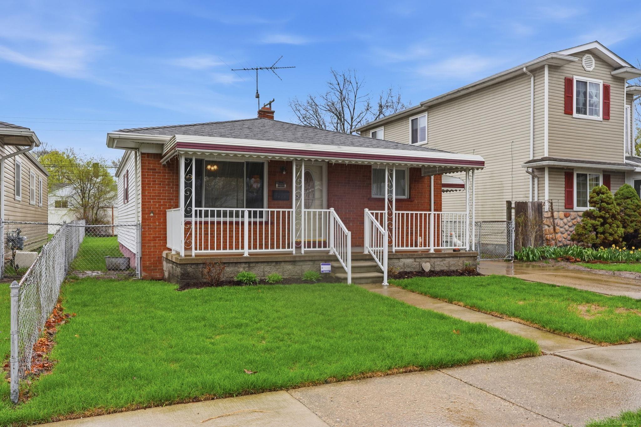 23112 Cayuga Avenue