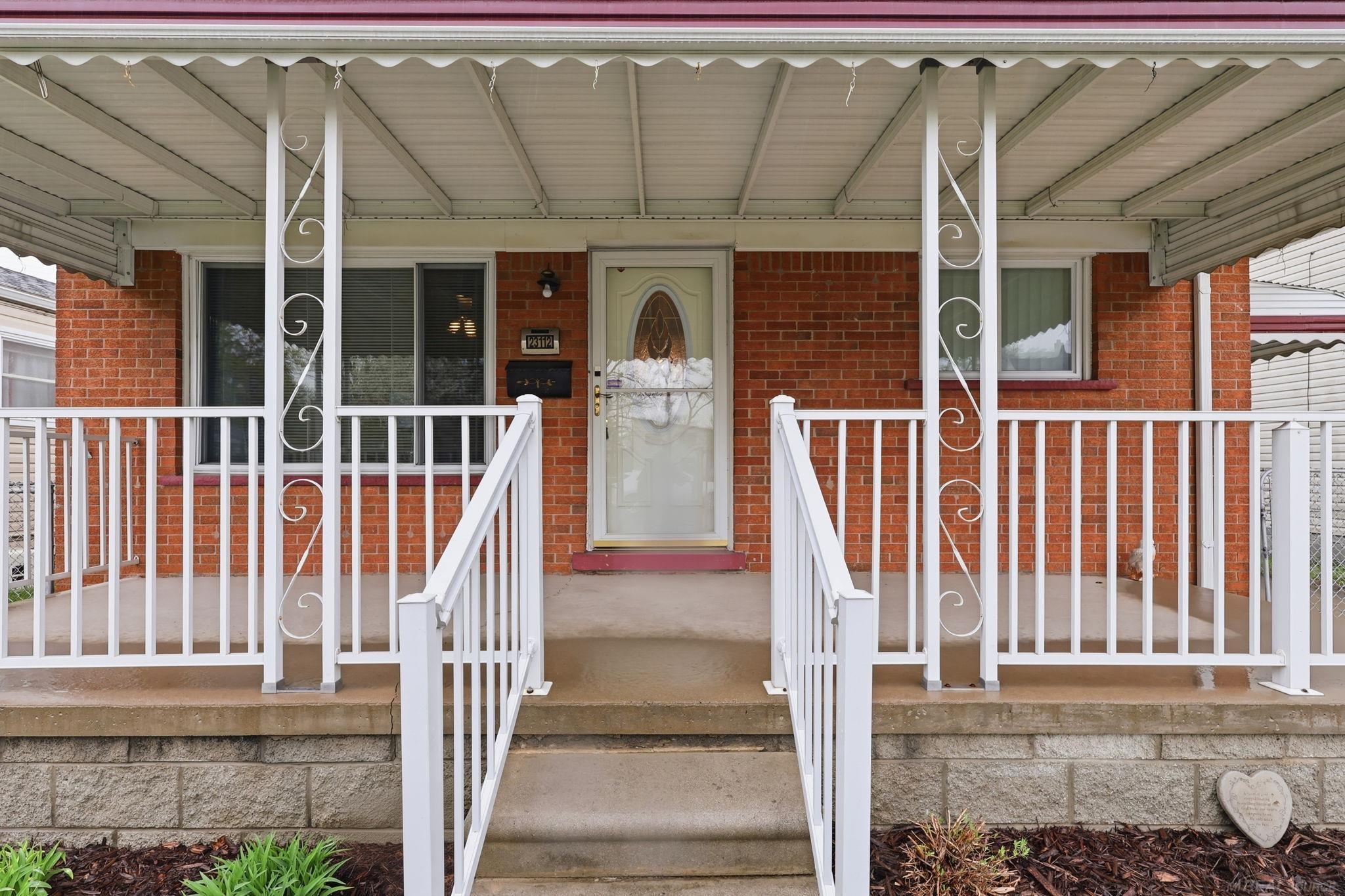 23112 Cayuga Avenue