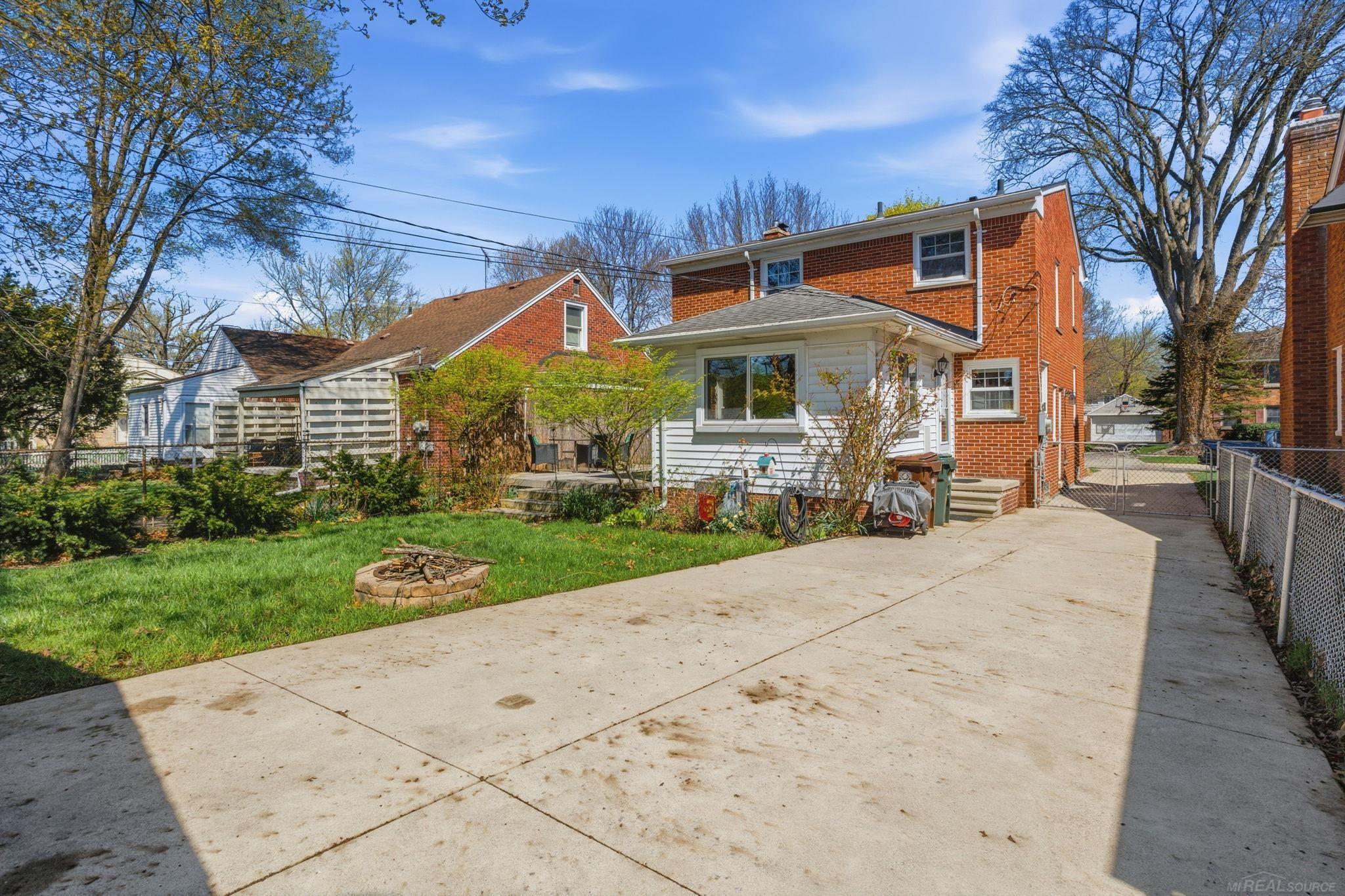 2073 Hawthorne Road