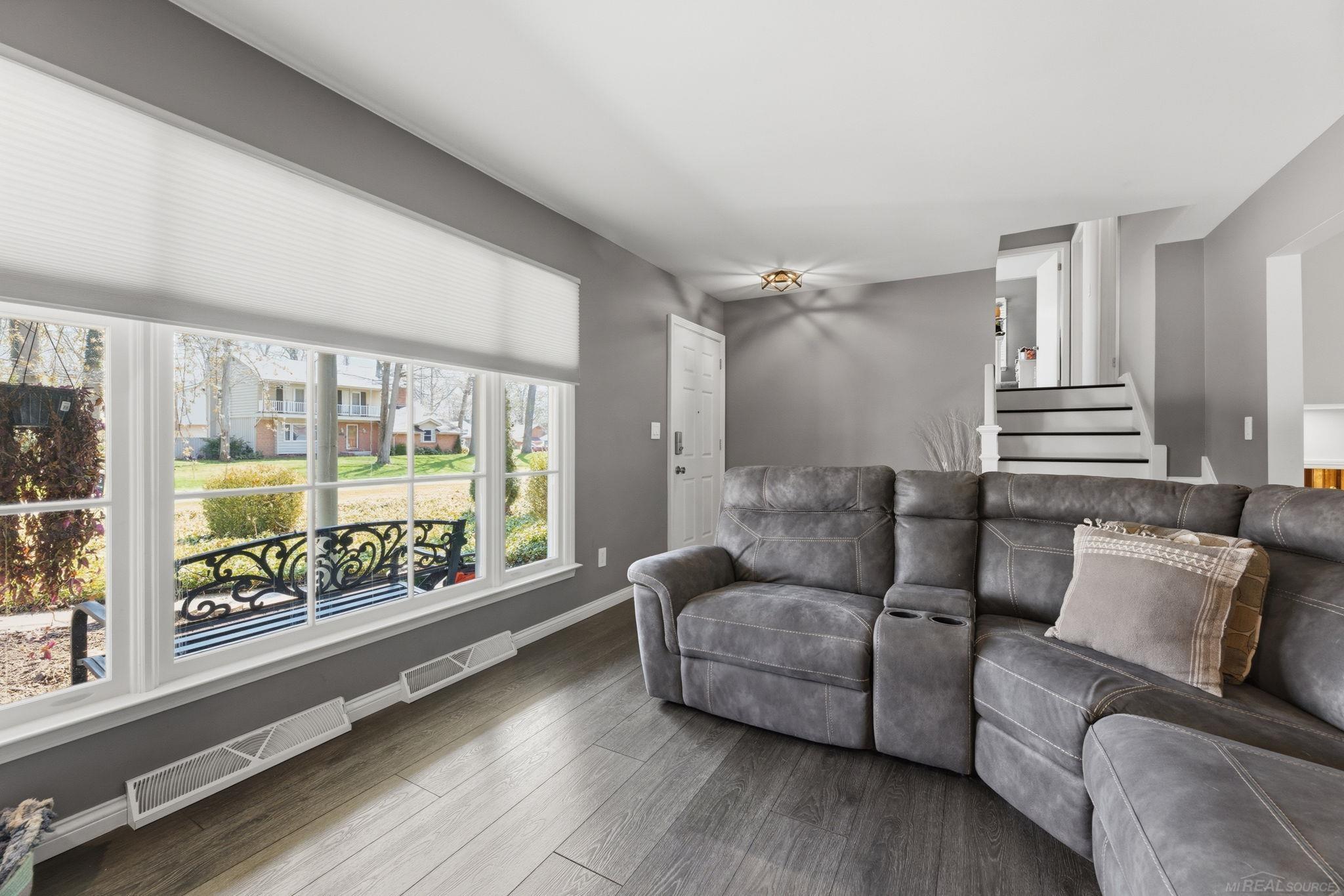3645 W Surrey Lane