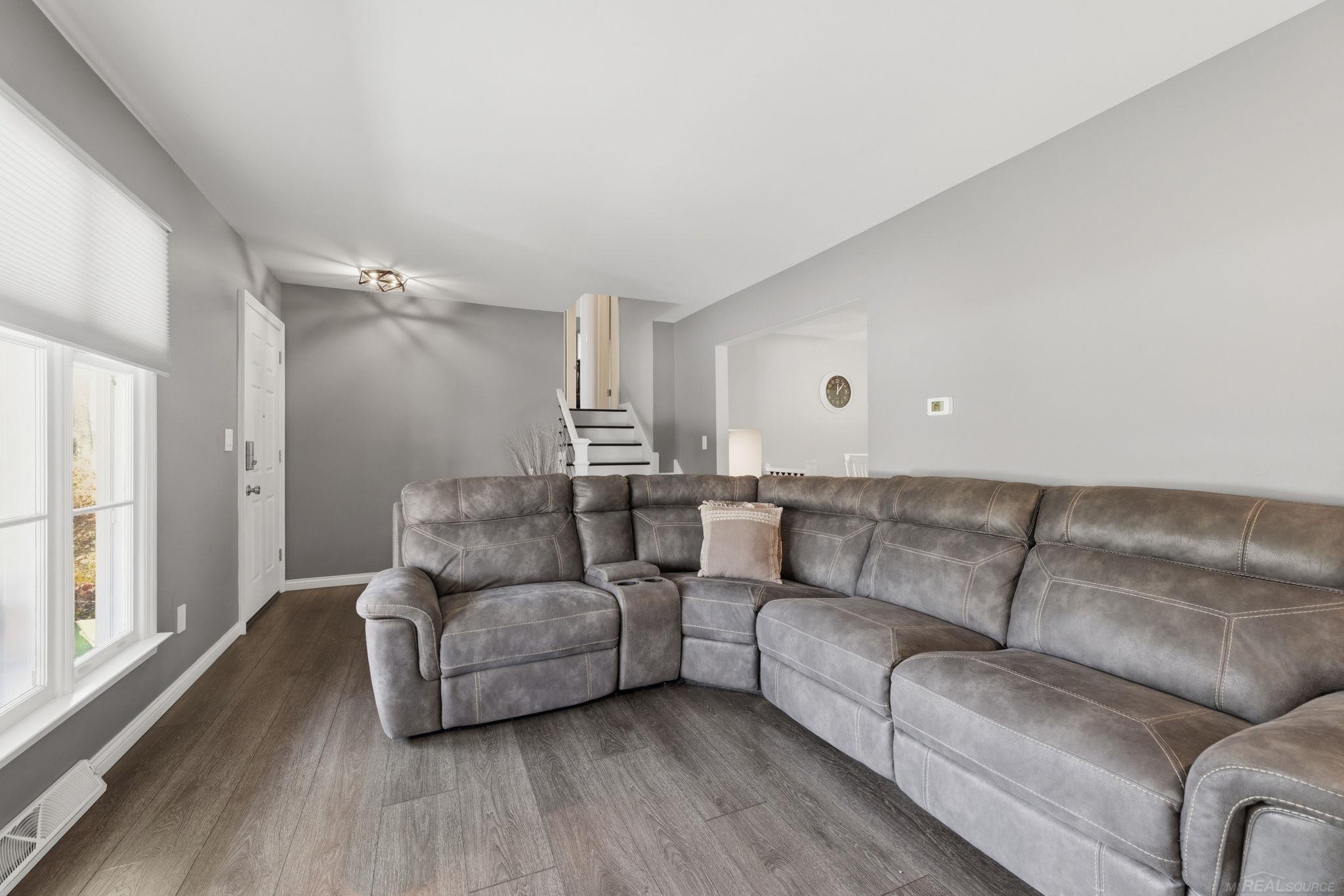 3645 W Surrey Lane