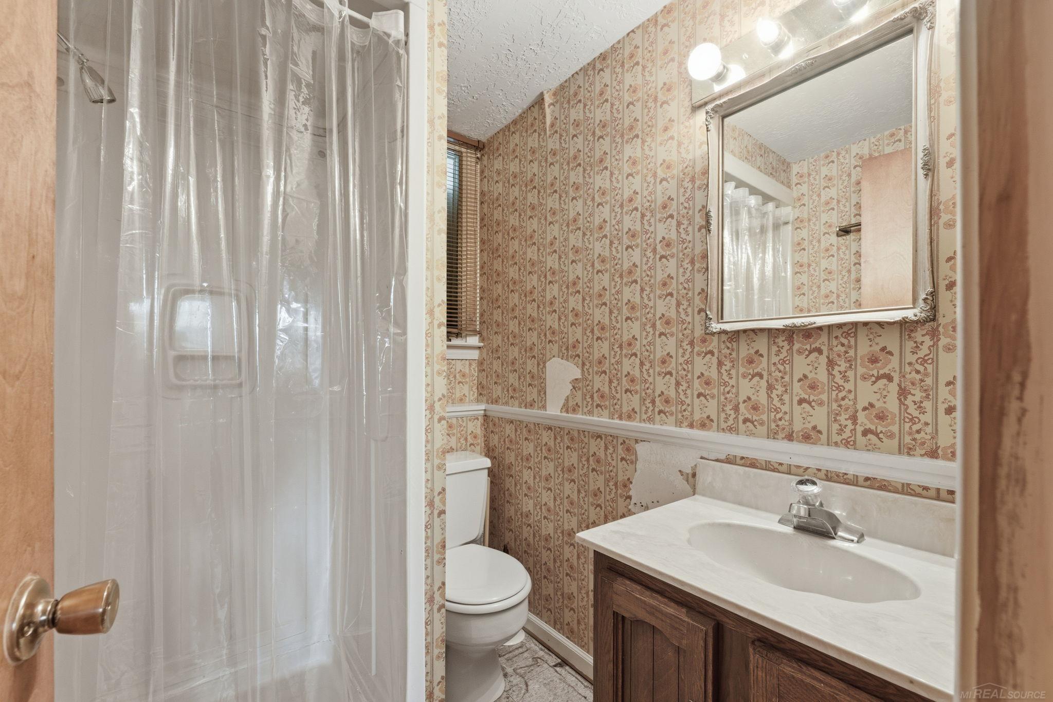 3645 W Surrey Lane