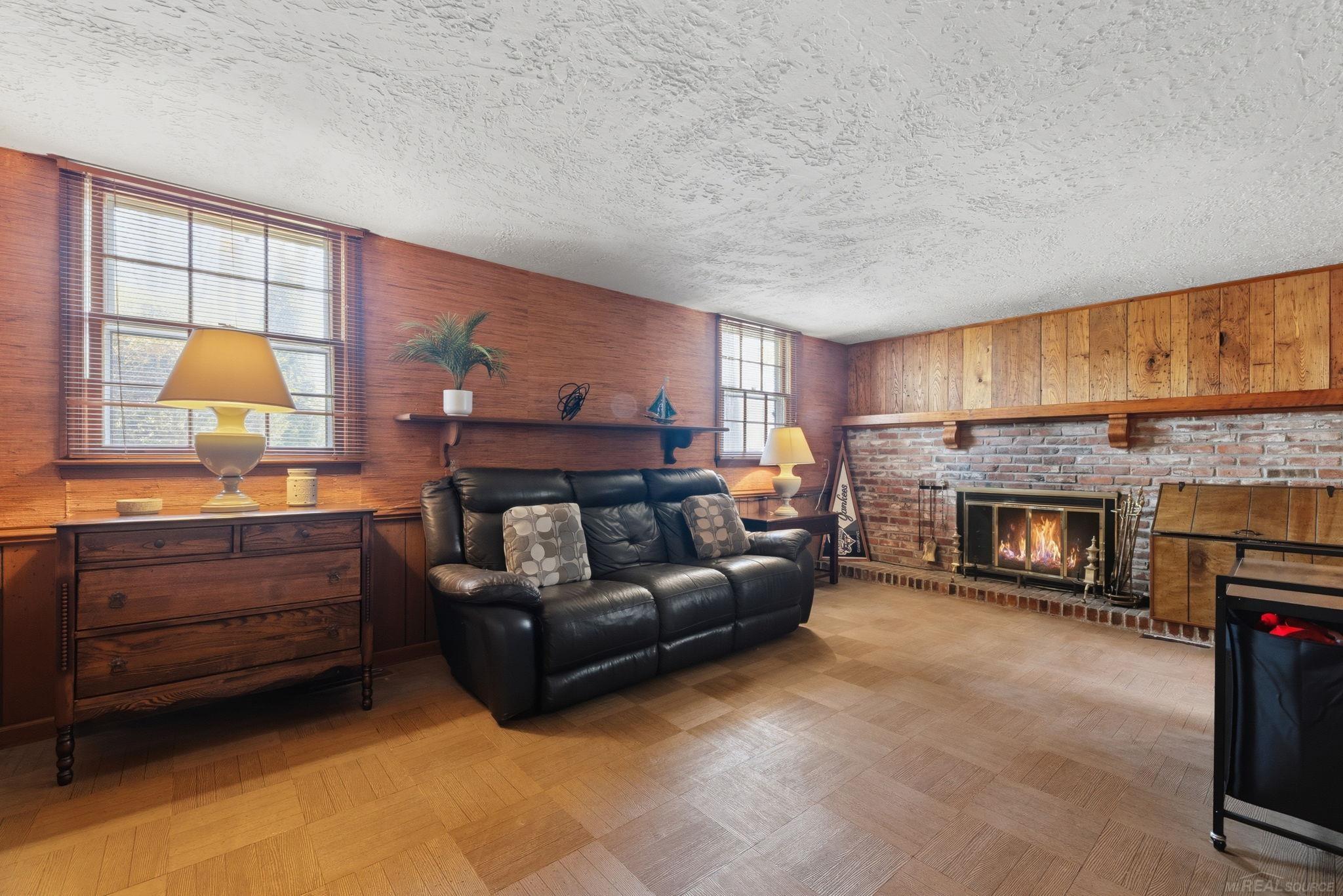 3645 W Surrey Lane